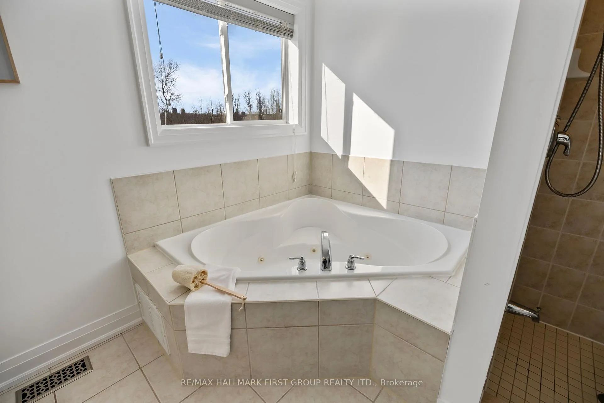 Photo 26 of 796 Audley Road S, Ajax, South East — HOMEH