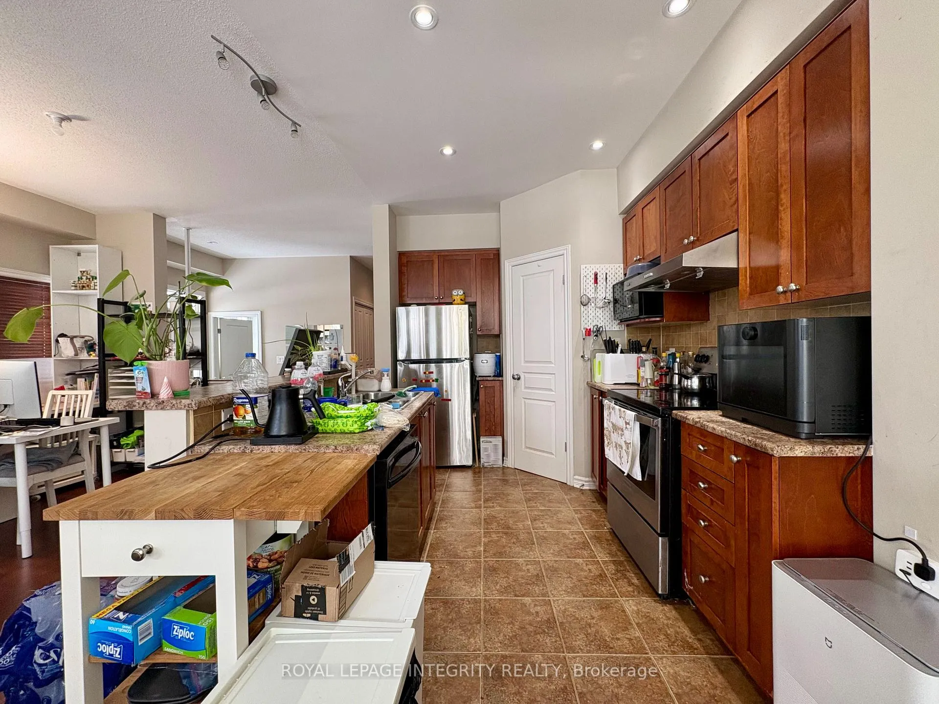 Photo 10 of 26 Torbec Avenue, Ottawa, Kanata - Kanata Lakes/Heritage Hills — HOMEH