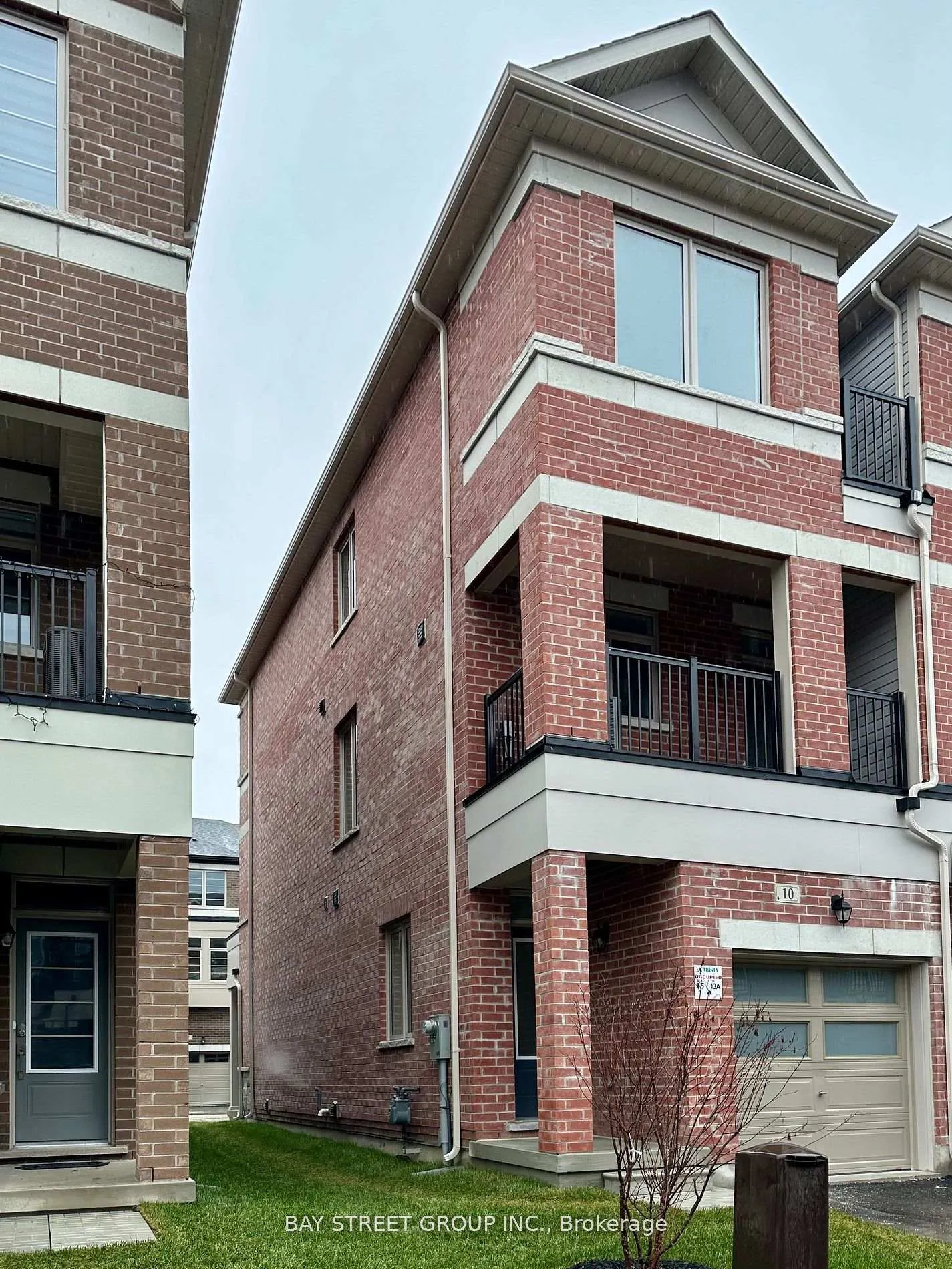 Photo 3 of 10 Sissons Way, Markham, Cedar Grove — HOMEH