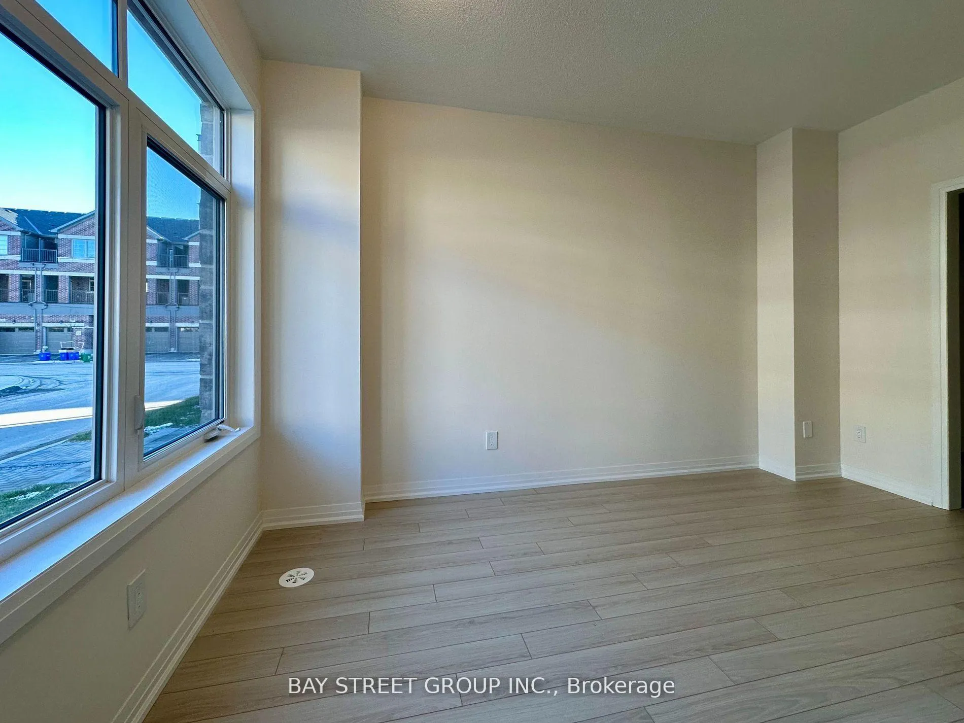 Photo 4 of 10 Sissons Way, Markham, Cedar Grove — HOMEH