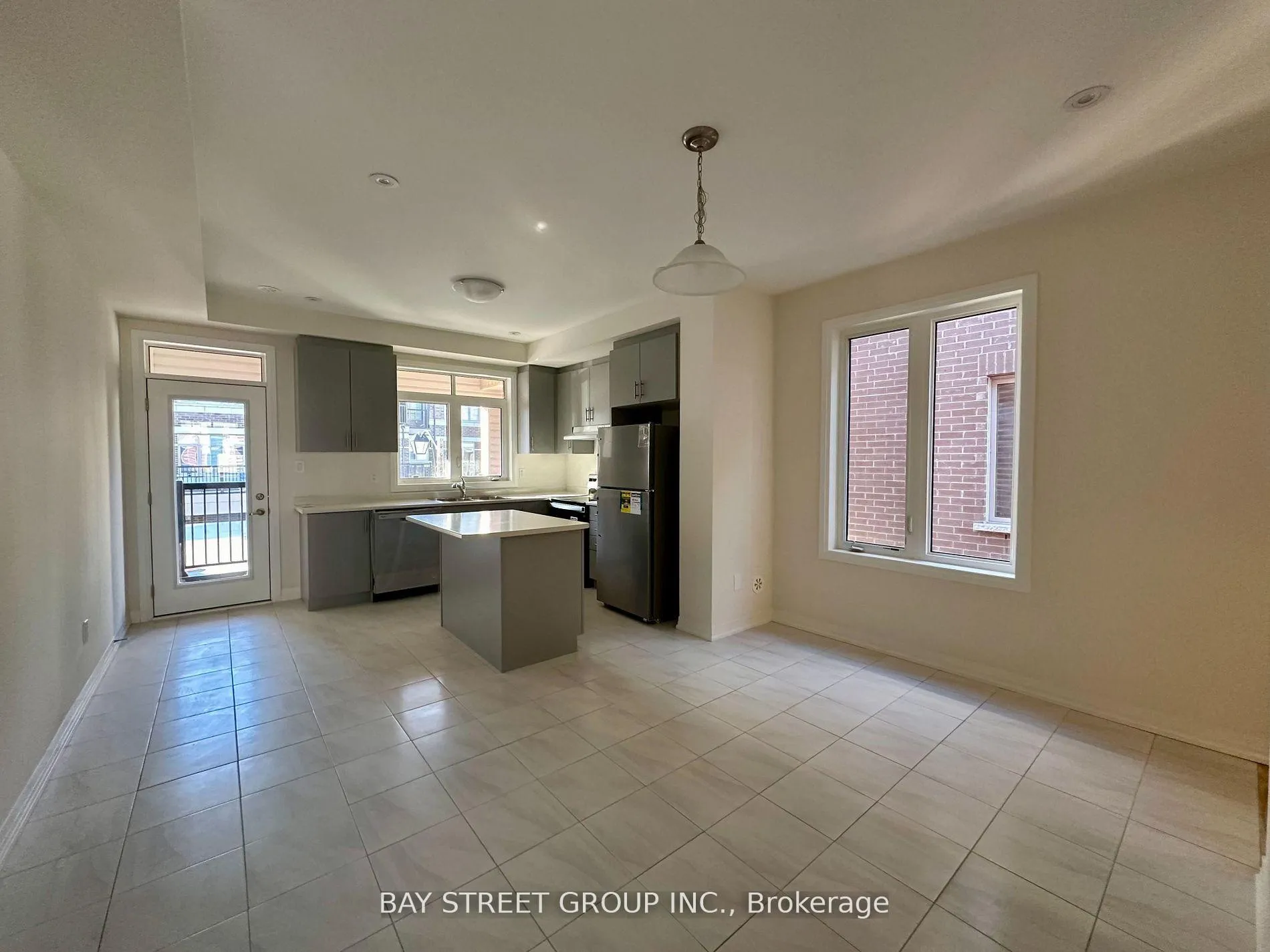Photo 5 of 10 Sissons Way, Markham, Cedar Grove — HOMEH