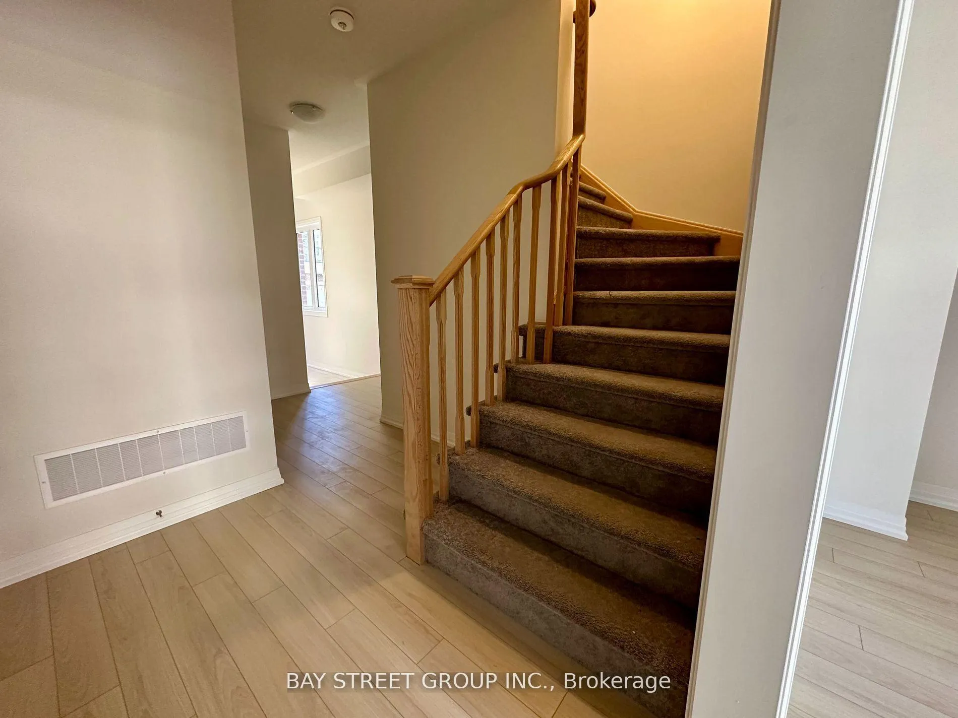 Photo 6 of 10 Sissons Way, Markham, Cedar Grove — HOMEH