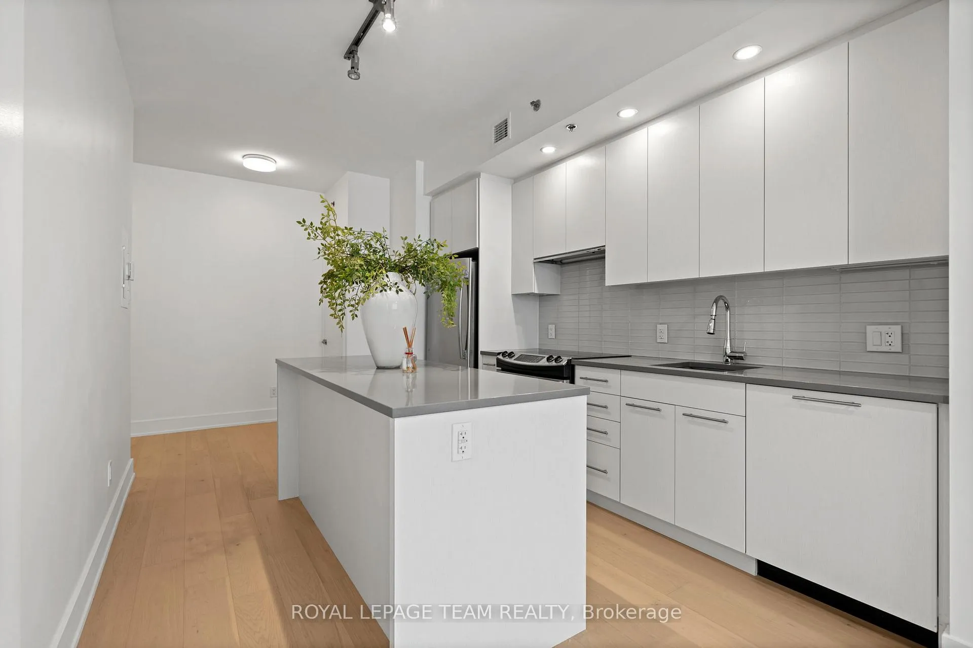 Photo 4 of Unit 207, 108 Richmond Road, Ottawa, Westboro/Hampton Park — HOMEH
