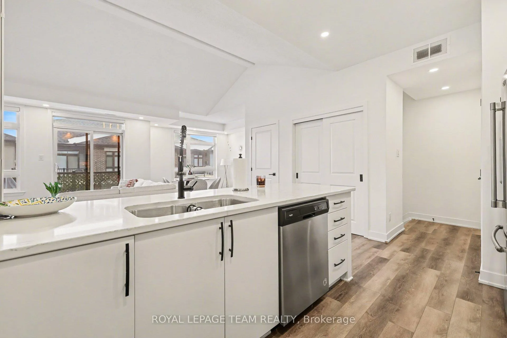 Photo 14 of Unit I, 35 Overberg Way, Ottawa, Kanata - Emerald Meadows/Trailwest — HOMEH