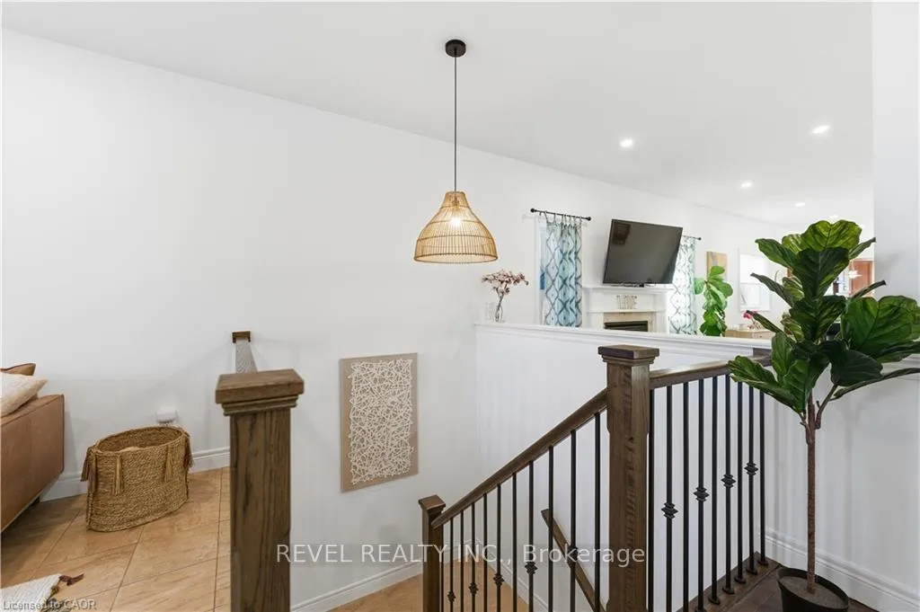 Photo 7 of 487 Glover Road, Hamilton, Lakeshore — HOMEH