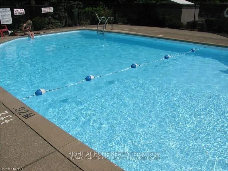 Photo 2 of Unit 207, 215 Glenridge Avenue, St. Catharines, Glendale/Glenridge — HOMEH
