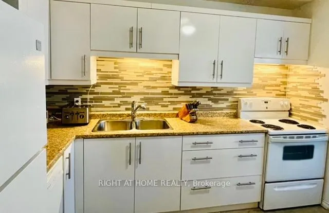 Photo 4 of Unit 207, 215 Glenridge Avenue, St. Catharines, Glendale/Glenridge — HOMEH