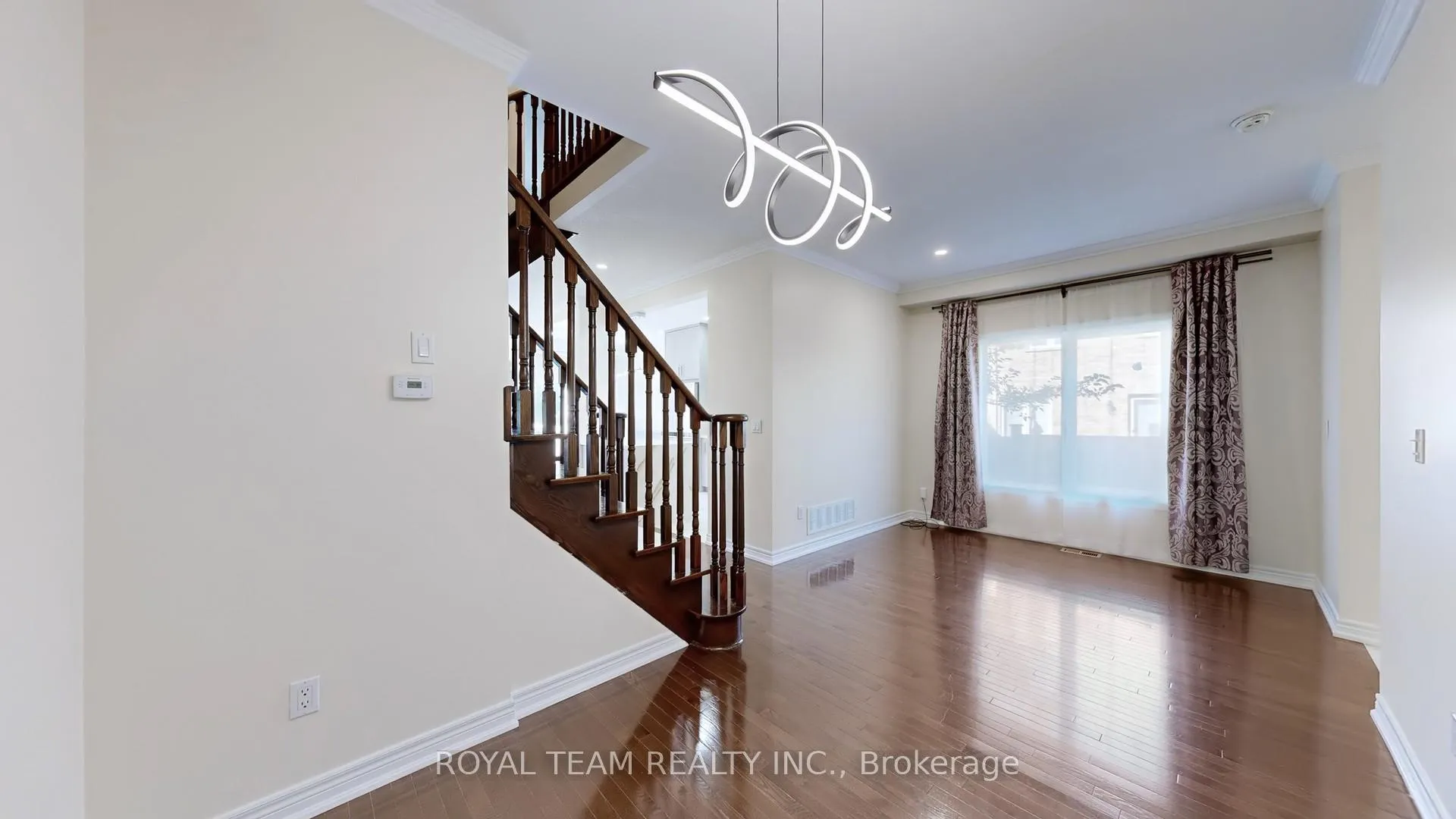 Photo 6 of 246 Lauderdale Drive, Vaughan, Patterson — HOMEH