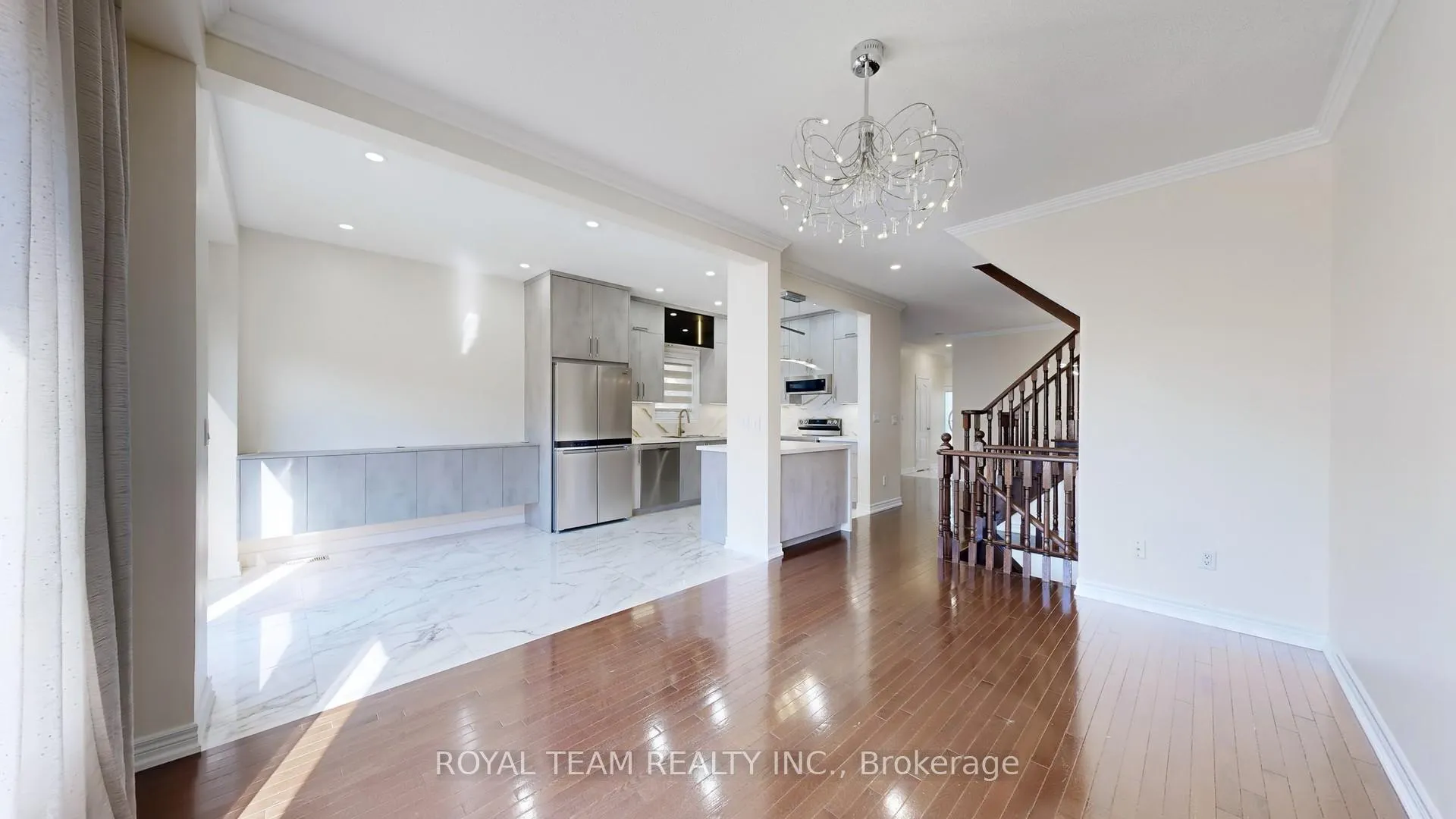 Photo 8 of 246 Lauderdale Drive, Vaughan, Patterson — HOMEH