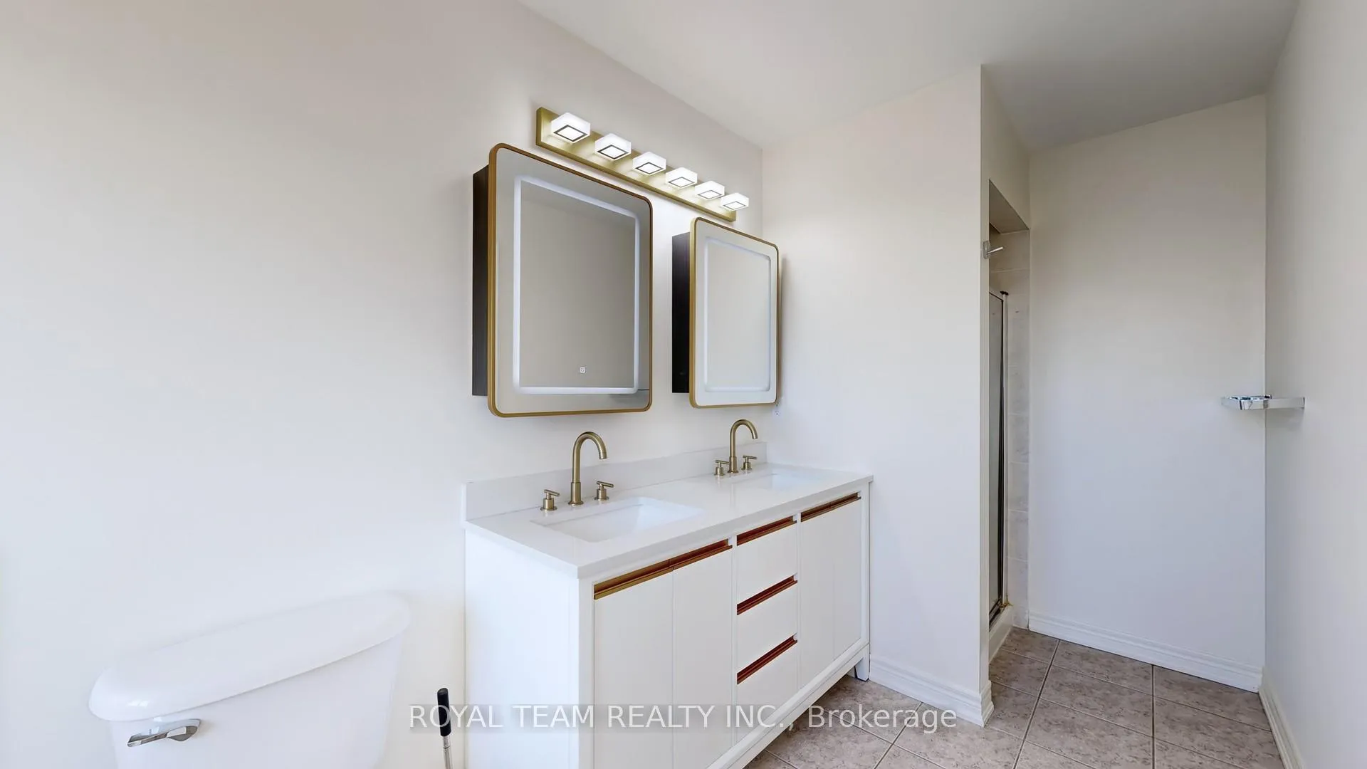 Photo 24 of 246 Lauderdale Drive, Vaughan, Patterson — HOMEH