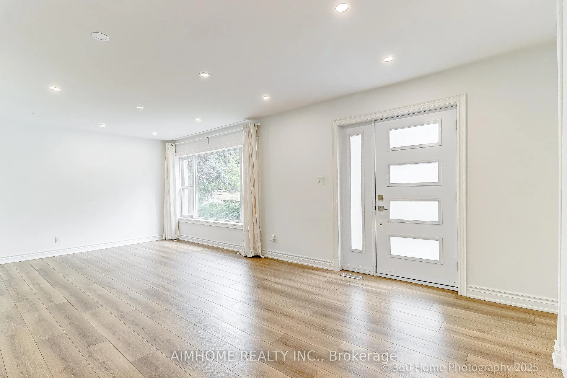 Photo 2 of Unit (Main), 108 Steeles Avenue, Markham, Grandview — HOMEH