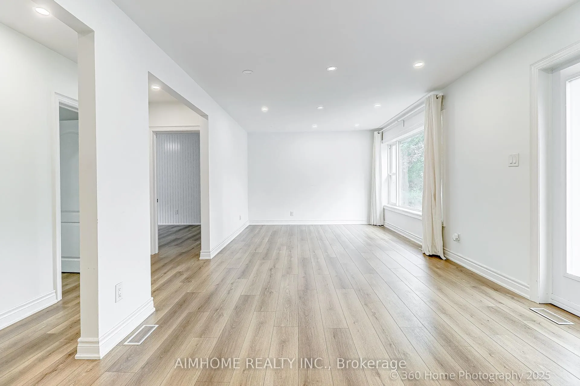 Photo 3 of Unit (Main), 108 Steeles Avenue, Markham, Grandview — HOMEH