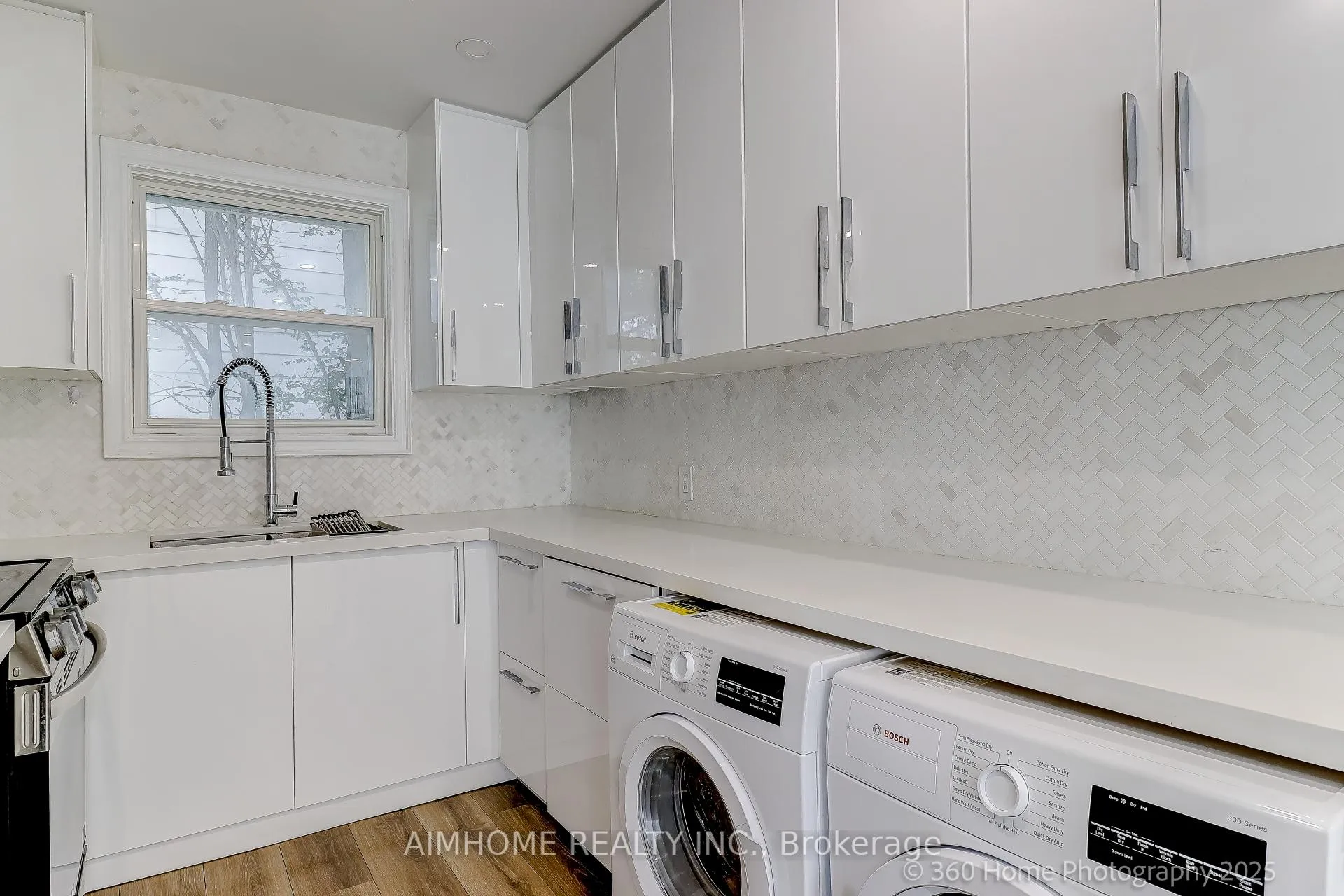 Photo 8 of Unit (Main), 108 Steeles Avenue, Markham, Grandview — HOMEH