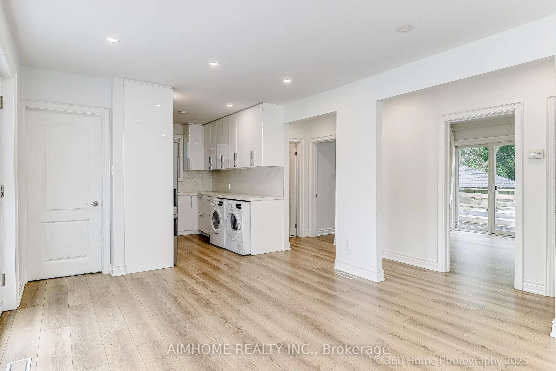 Photo 9 of Unit (Main), 108 Steeles Avenue, Markham, Grandview — HOMEH