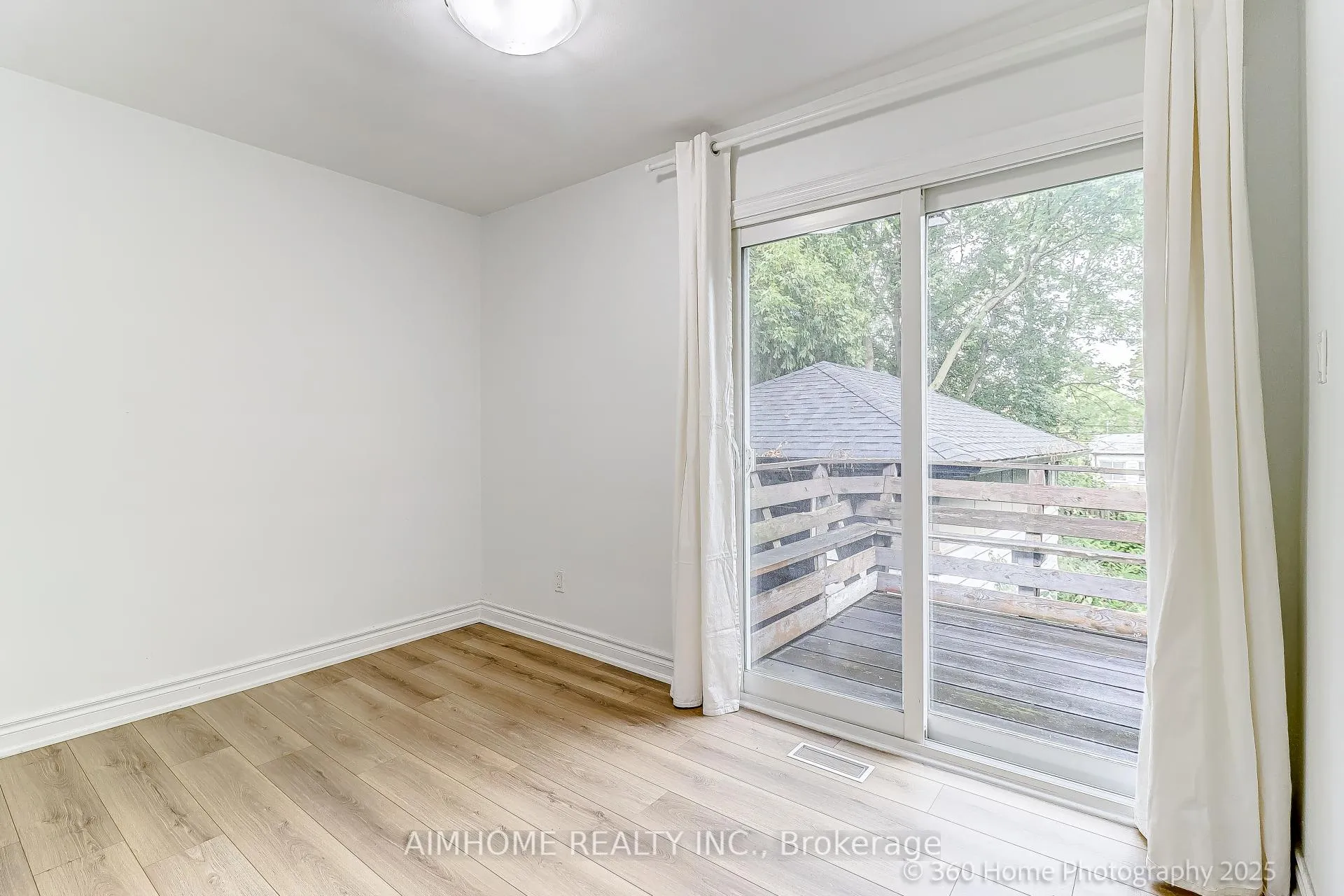 Photo 10 of Unit (Main), 108 Steeles Avenue, Markham, Grandview — HOMEH