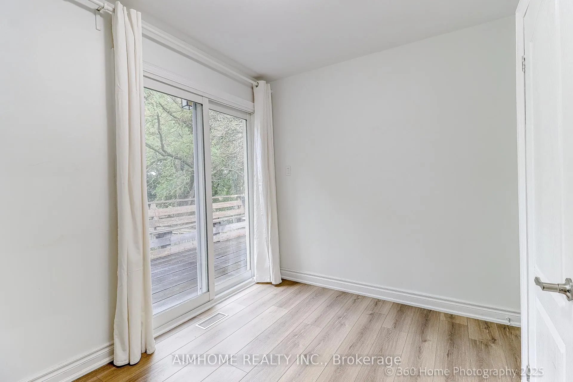 Photo 11 of Unit (Main), 108 Steeles Avenue, Markham, Grandview — HOMEH