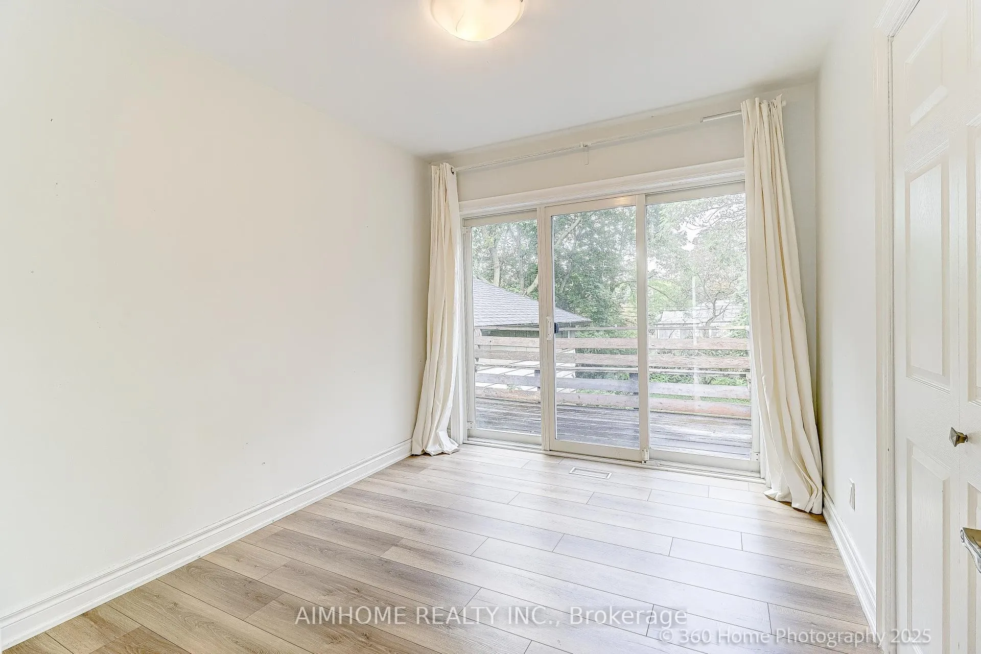 Photo 12 of Unit (Main), 108 Steeles Avenue, Markham, Grandview — HOMEH