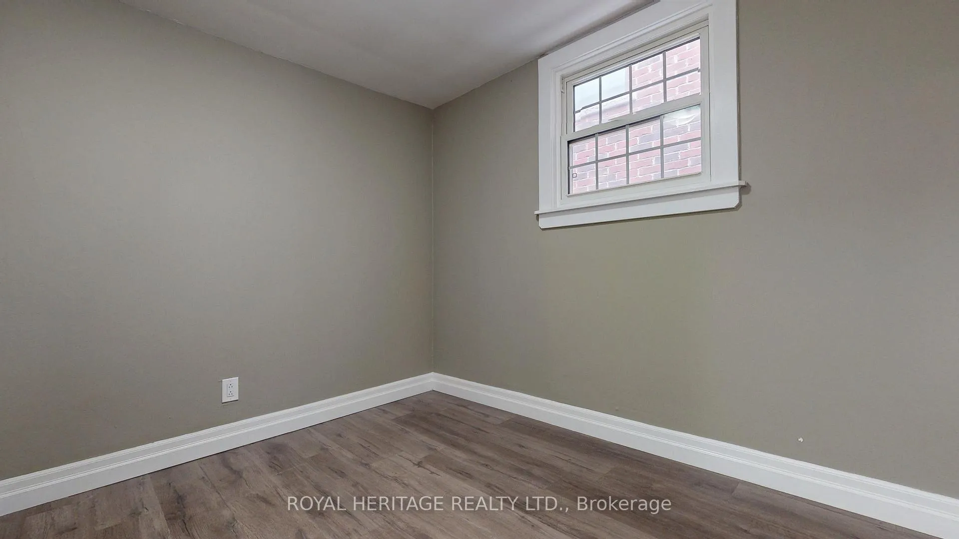 Photo 12 of 100 Cromwell Avenue, Oshawa, Vanier — HOMEH