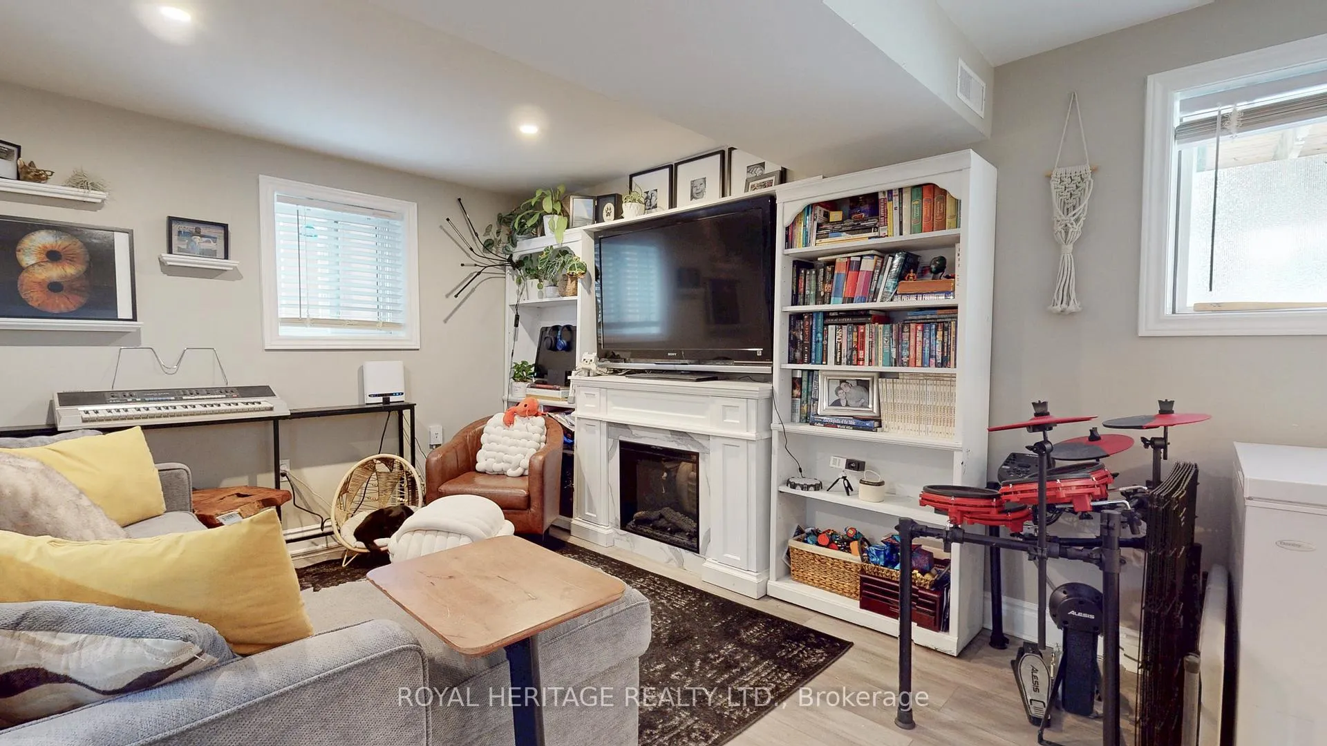 Photo 25 of 100 Cromwell Avenue, Oshawa, Vanier — HOMEH