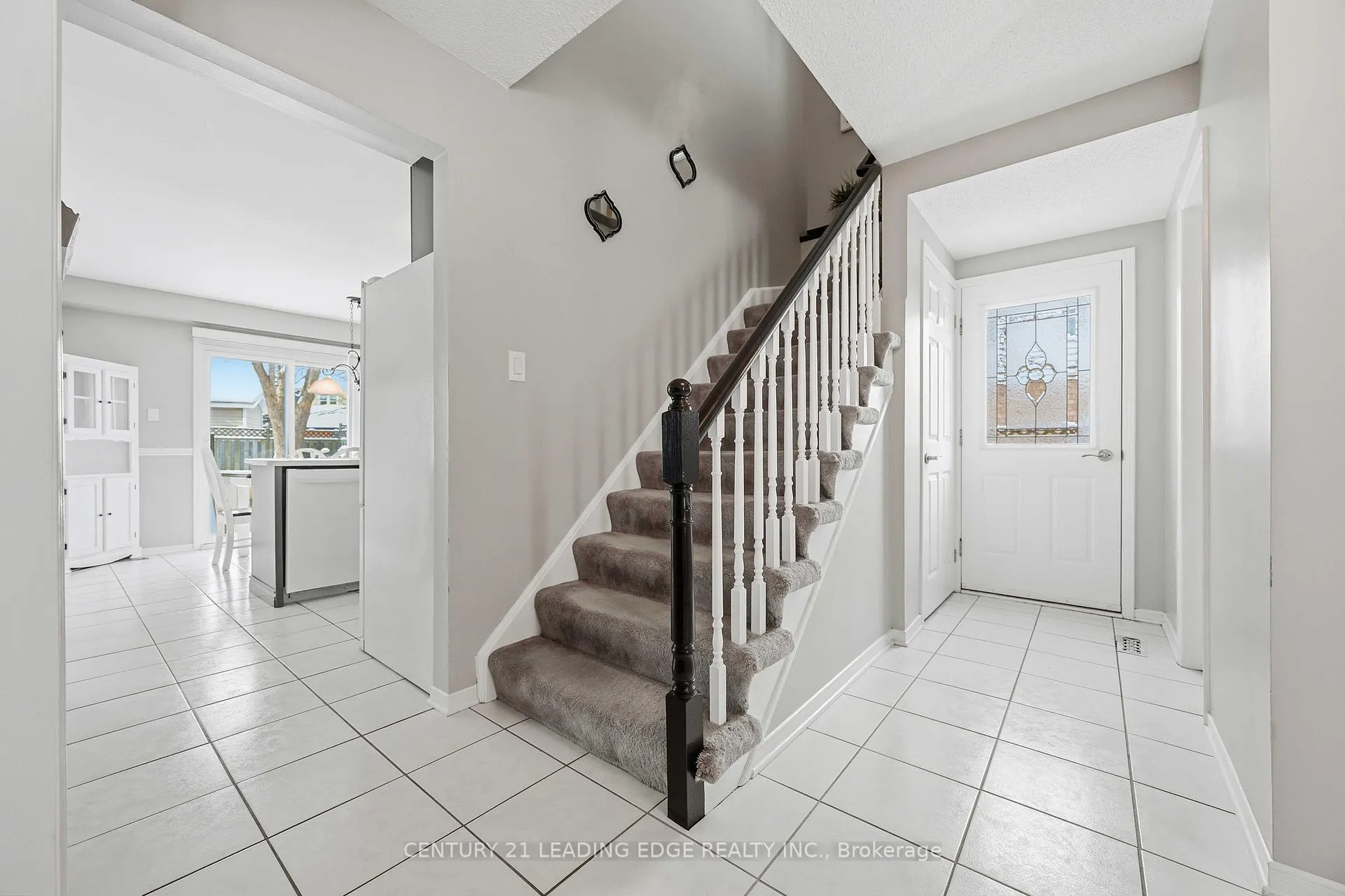 Photo 3 of 8 Tudor Place, Georgina, Keswick North — HOMEH