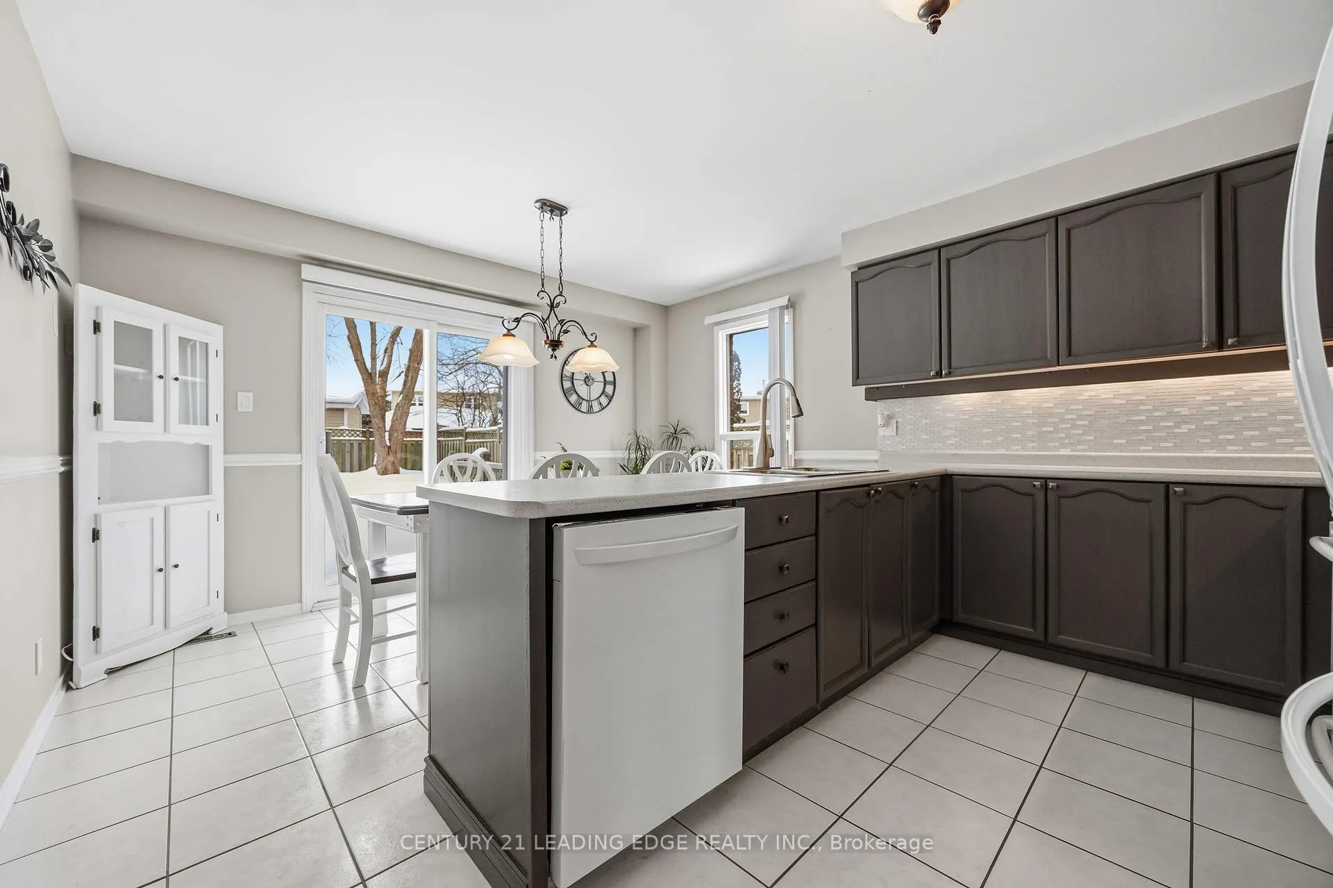 Photo 12 of 8 Tudor Place, Georgina, Keswick North — HOMEH