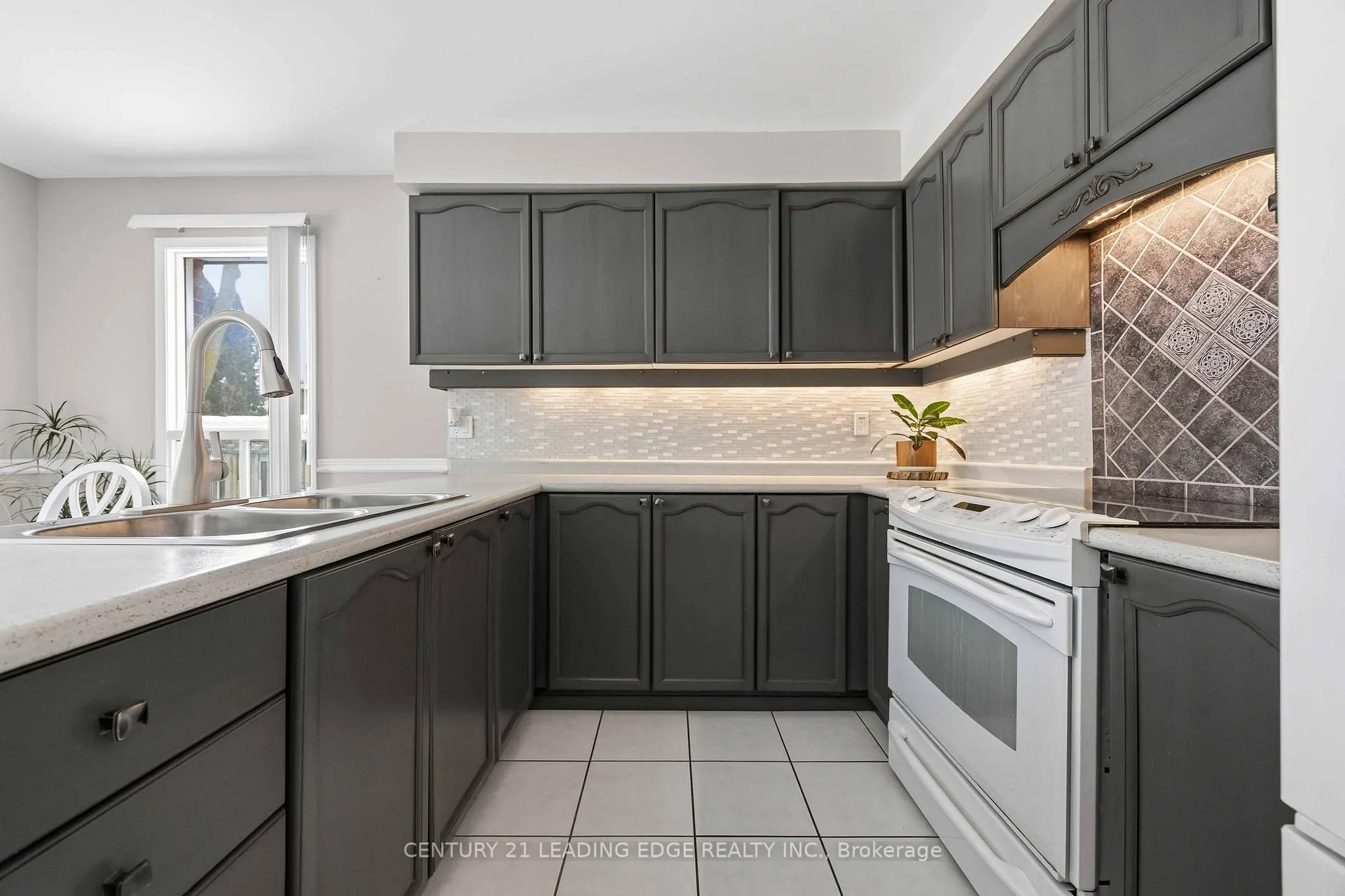 Photo 16 of 8 Tudor Place, Georgina, Keswick North — HOMEH