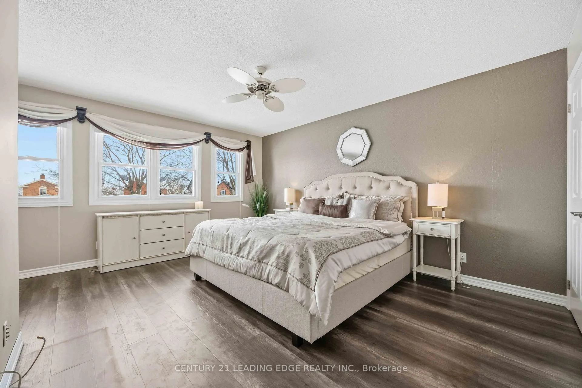 Photo 26 of 8 Tudor Place, Georgina, Keswick North — HOMEH