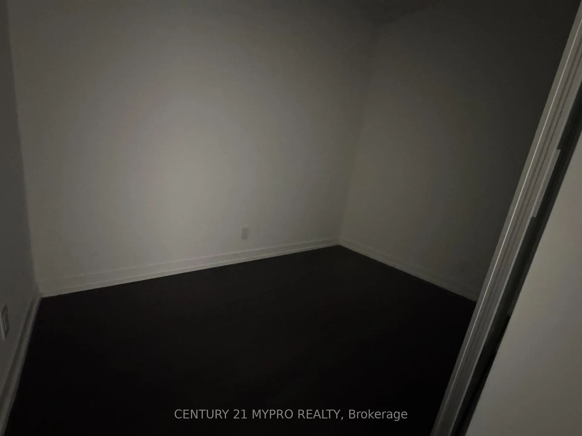 Photo 6 of Unit 635, 2020 Bathurst Street, Toronto, Forest Hill South — HOMEH