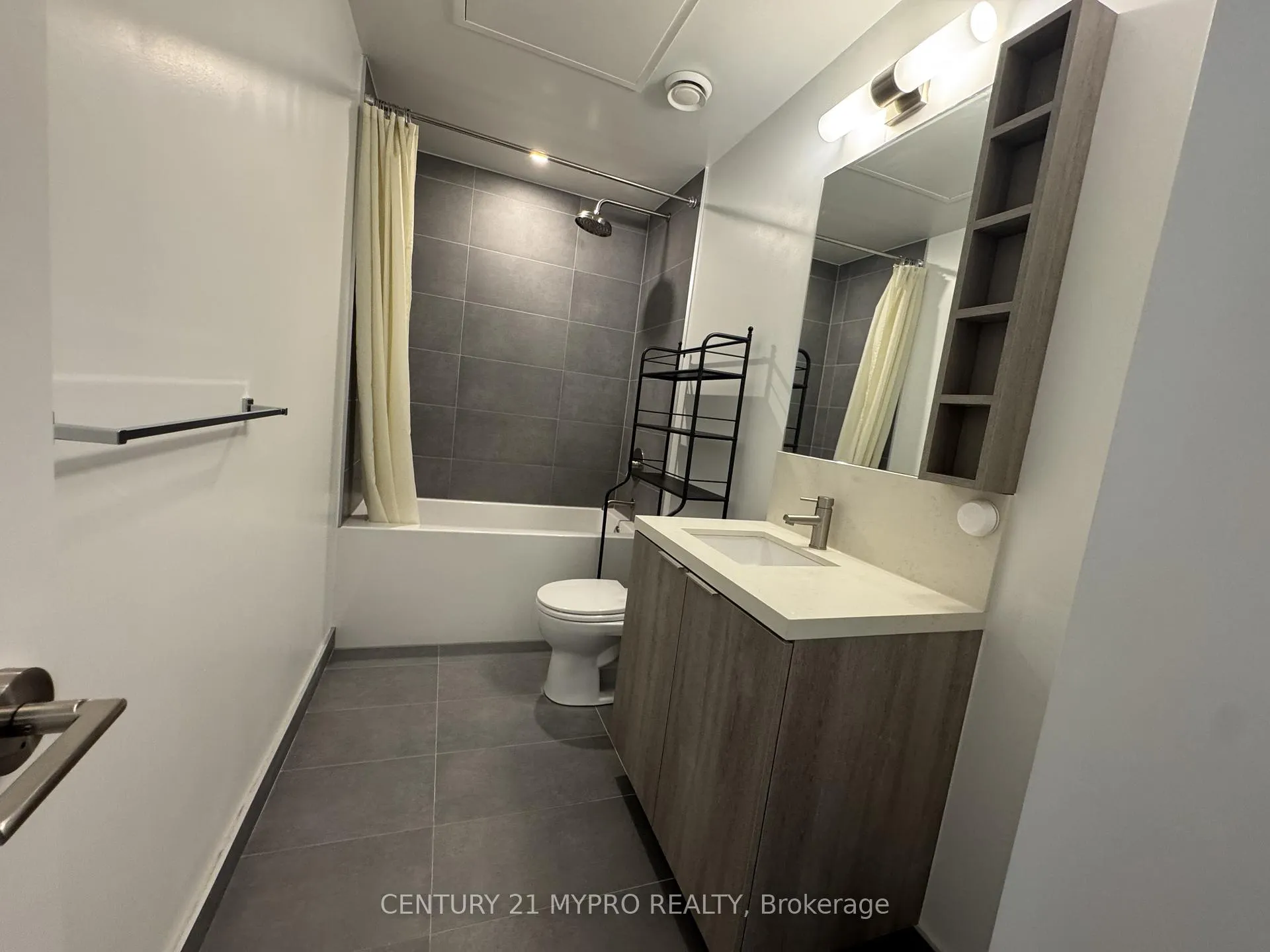 Photo 13 of Unit 635, 2020 Bathurst Street, Toronto, Forest Hill South — HOMEH