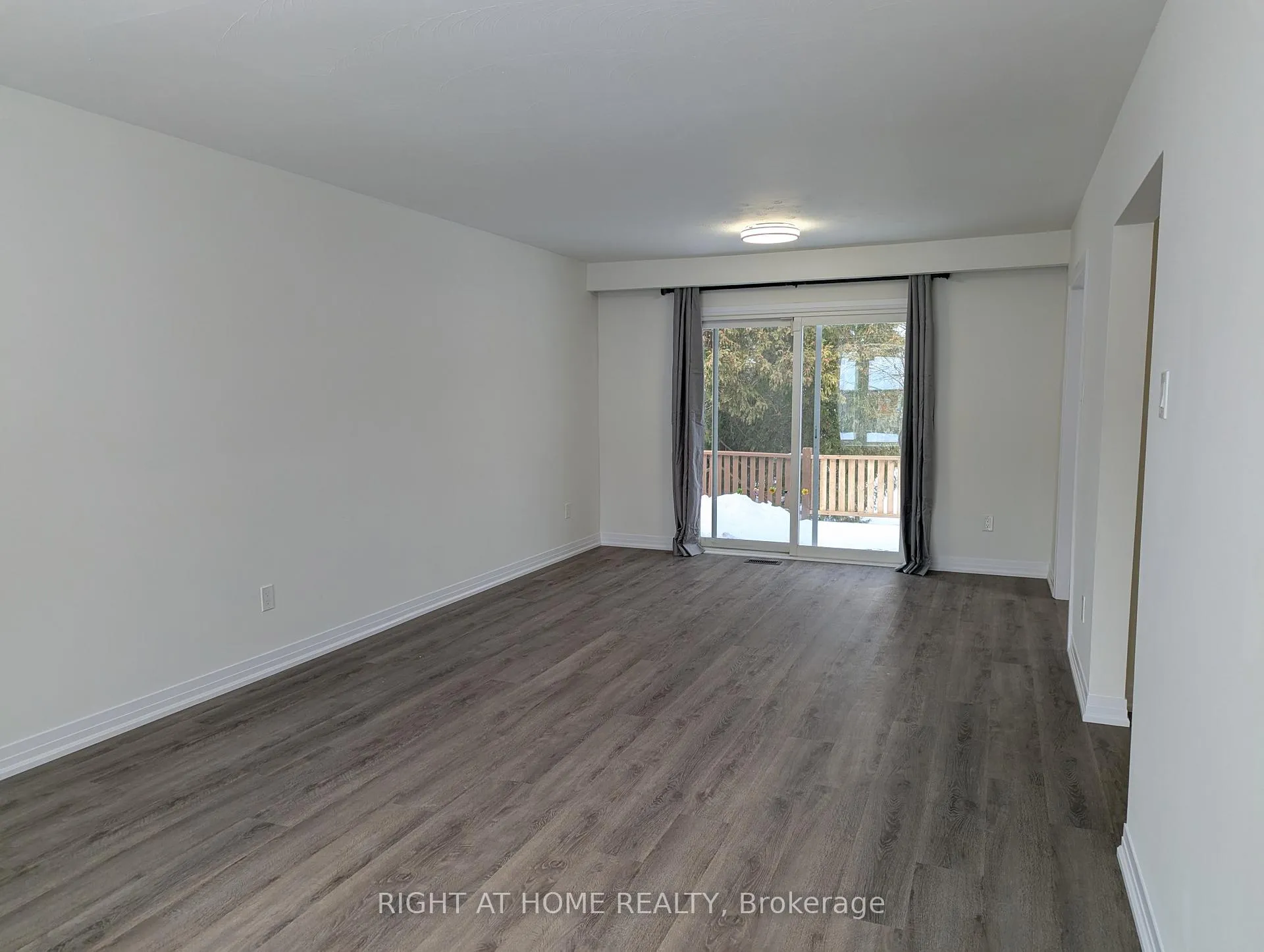 Photo 4 of 639 Blue Forest Hill, Burlington, Appleby — HOMEH