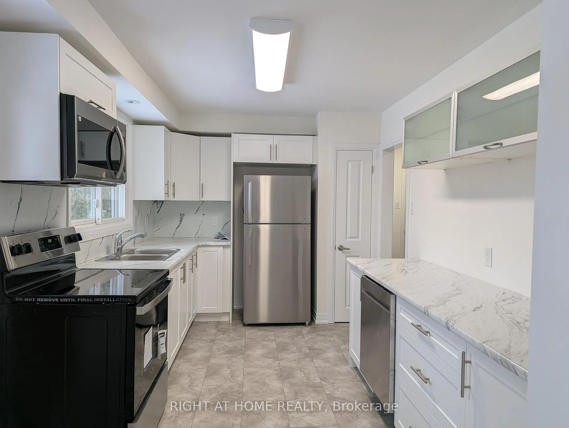 Photo 6 of 639 Blue Forest Hill, Burlington, Appleby — HOMEH