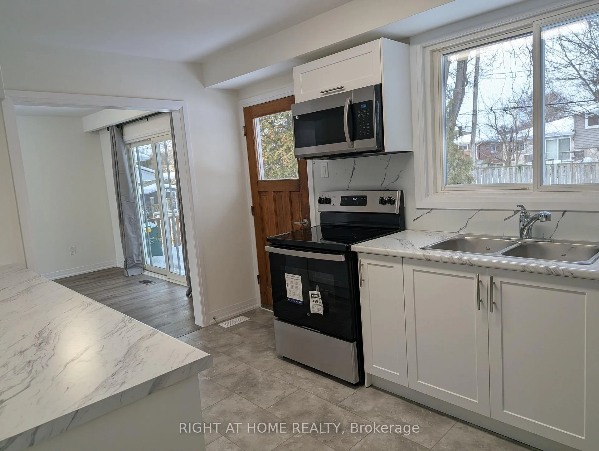 Photo 7 of 639 Blue Forest Hill, Burlington, Appleby — HOMEH