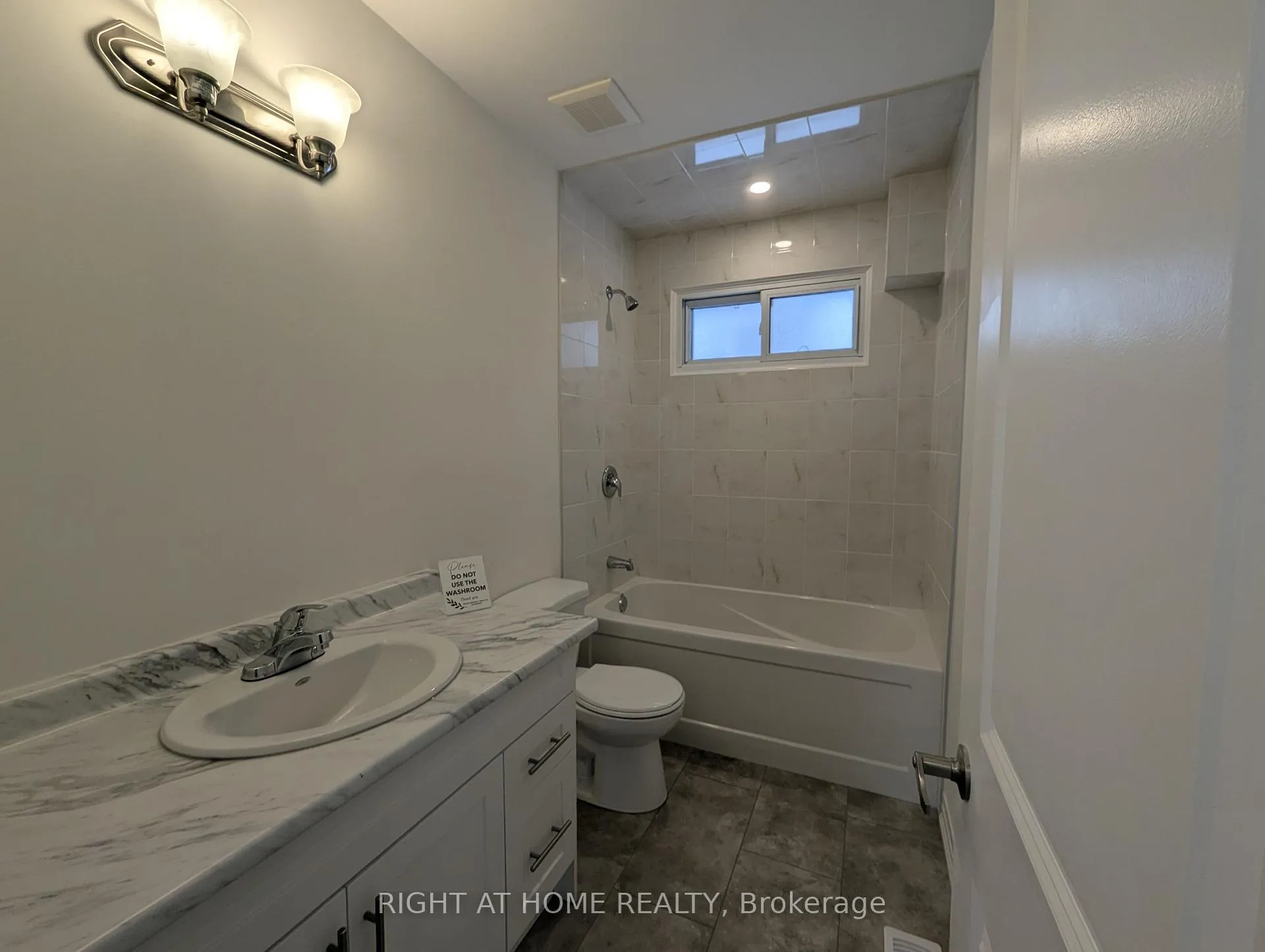 Photo 8 of 639 Blue Forest Hill, Burlington, Appleby — HOMEH