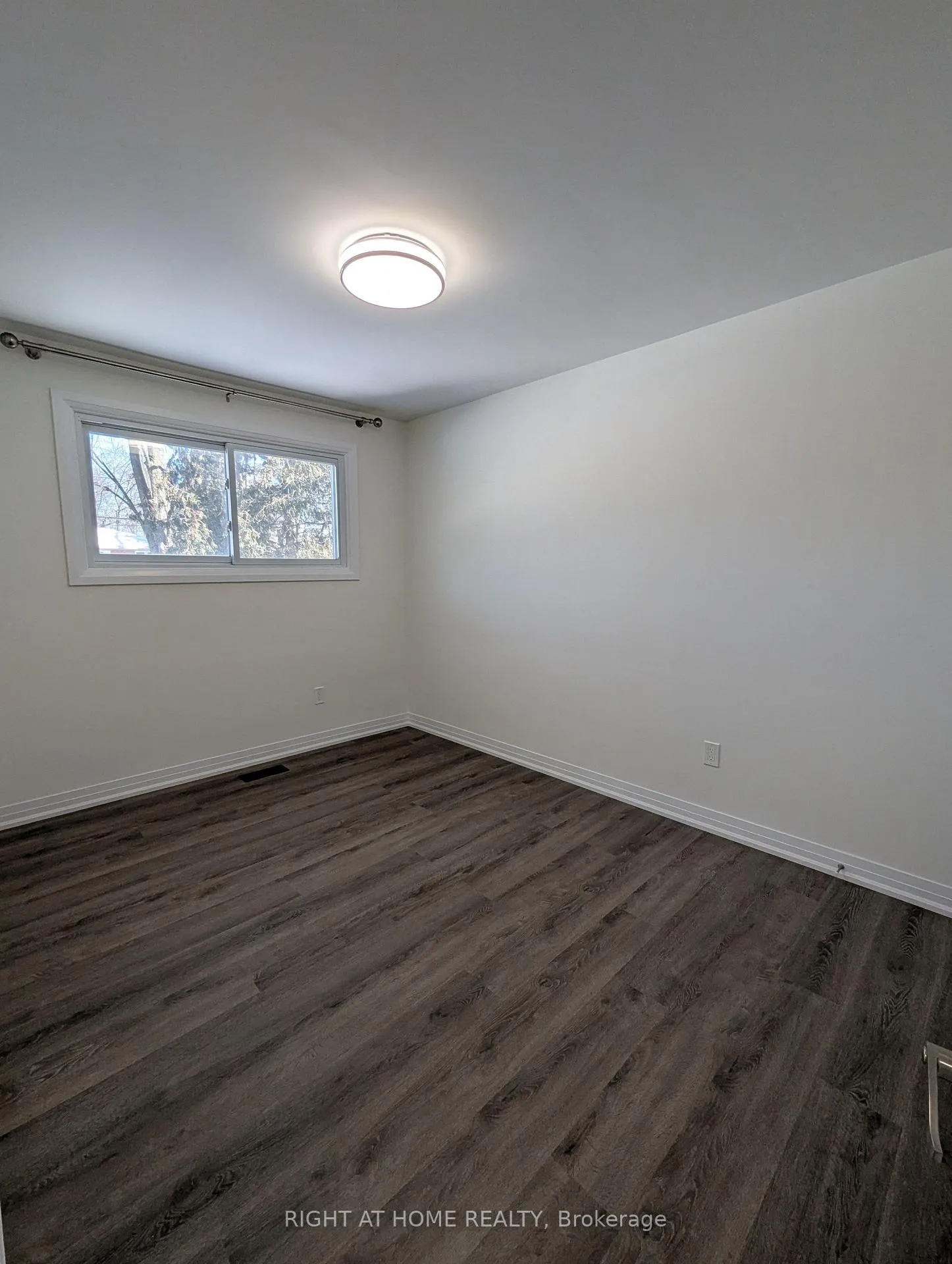 Photo 9 of 639 Blue Forest Hill, Burlington, Appleby — HOMEH