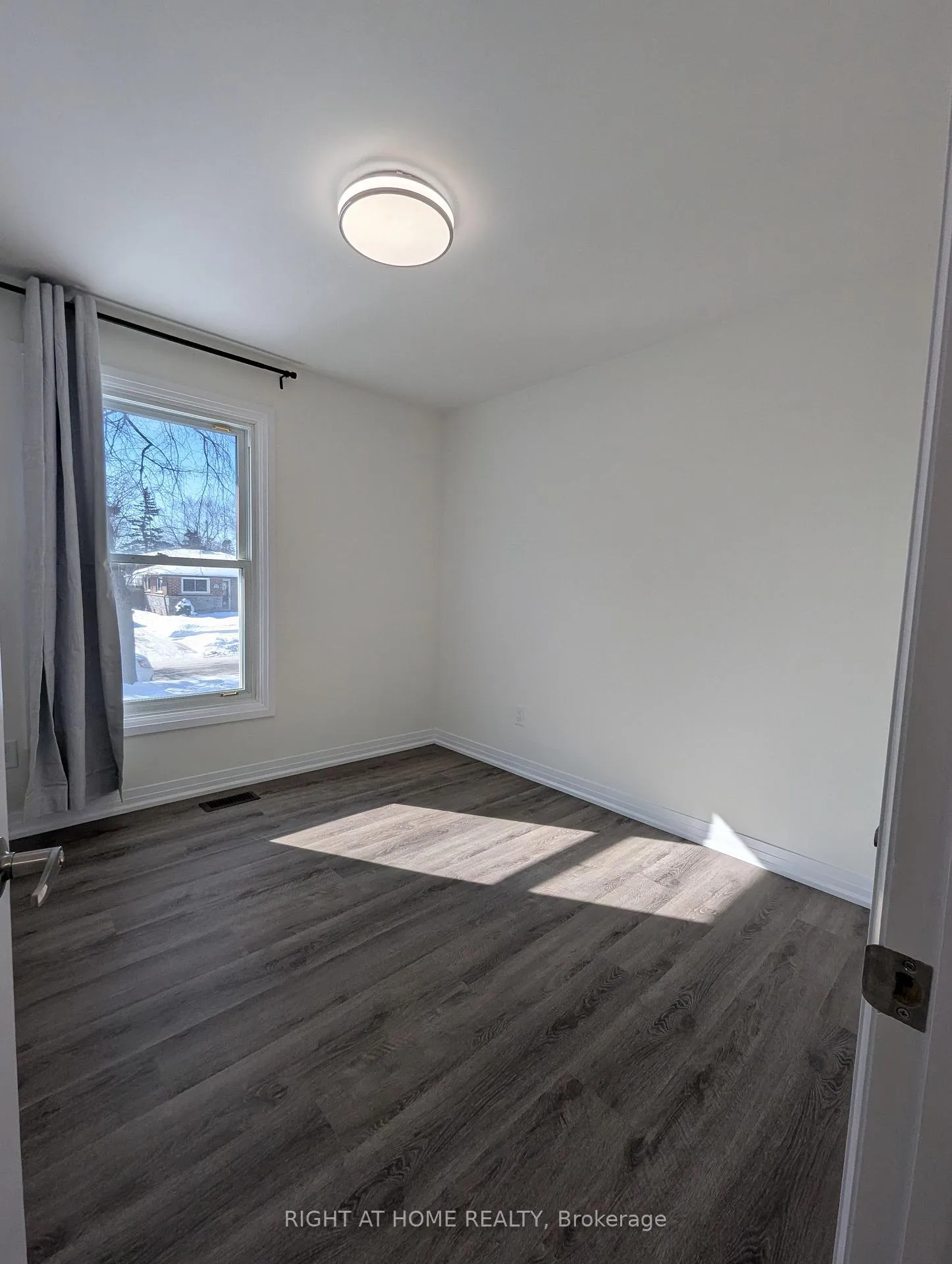Photo 10 of 639 Blue Forest Hill, Burlington, Appleby — HOMEH