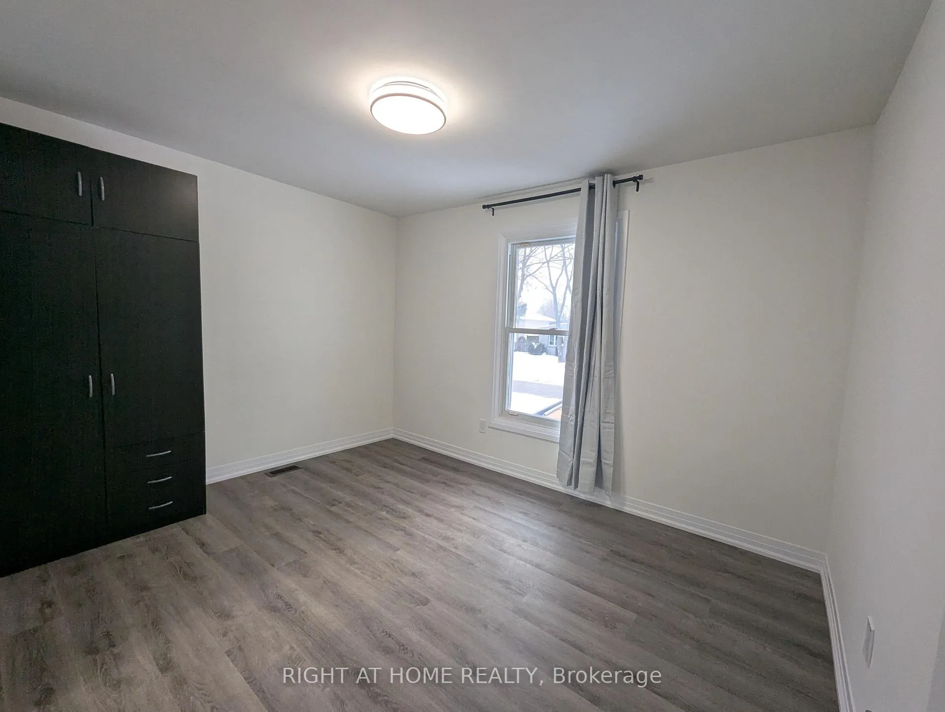 Photo 11 of 639 Blue Forest Hill, Burlington, Appleby — HOMEH