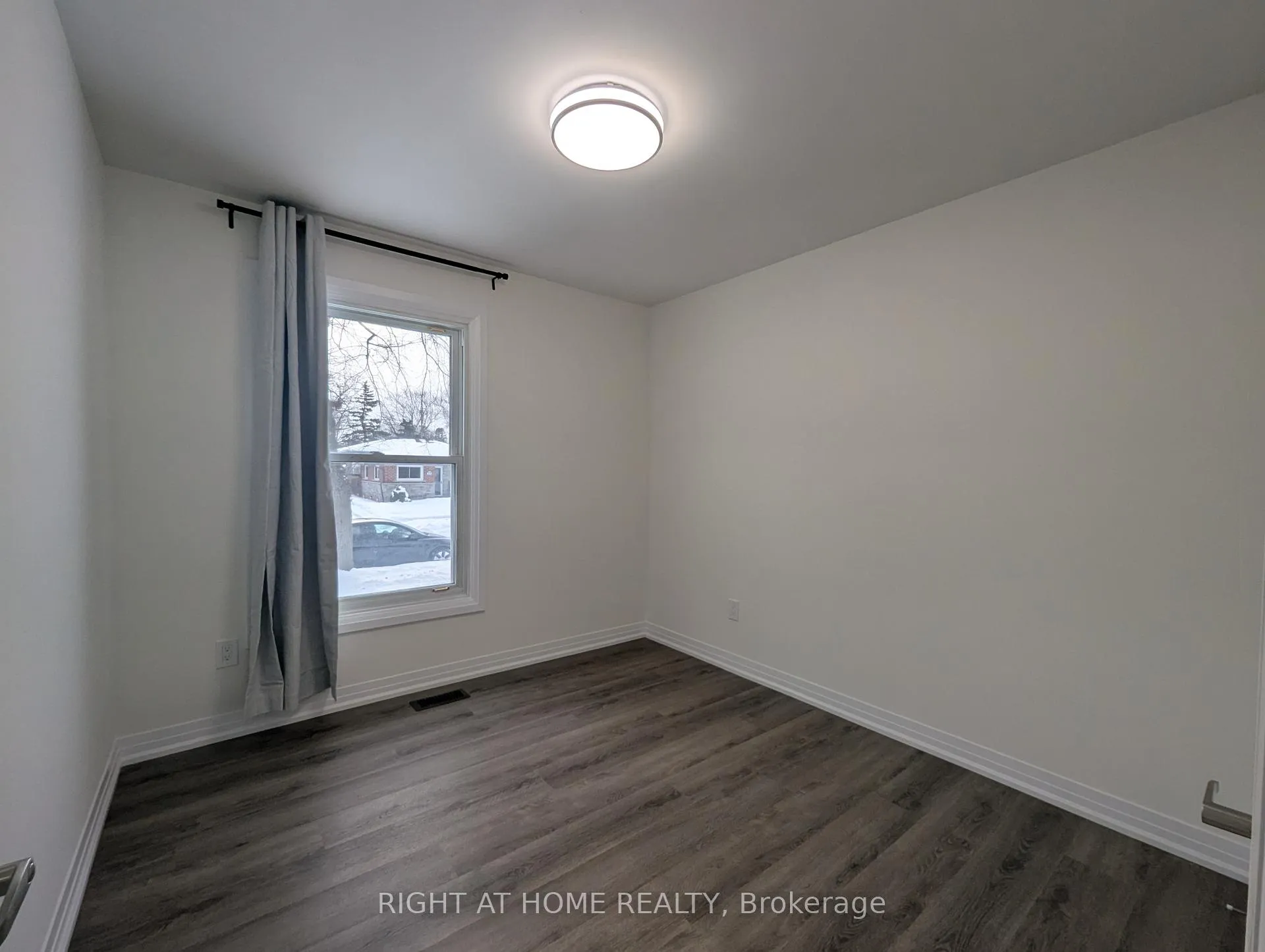 Photo 12 of 639 Blue Forest Hill, Burlington, Appleby — HOMEH