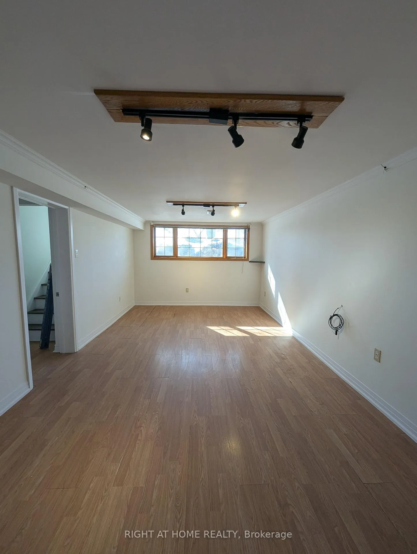 Photo 13 of 639 Blue Forest Hill, Burlington, Appleby — HOMEH