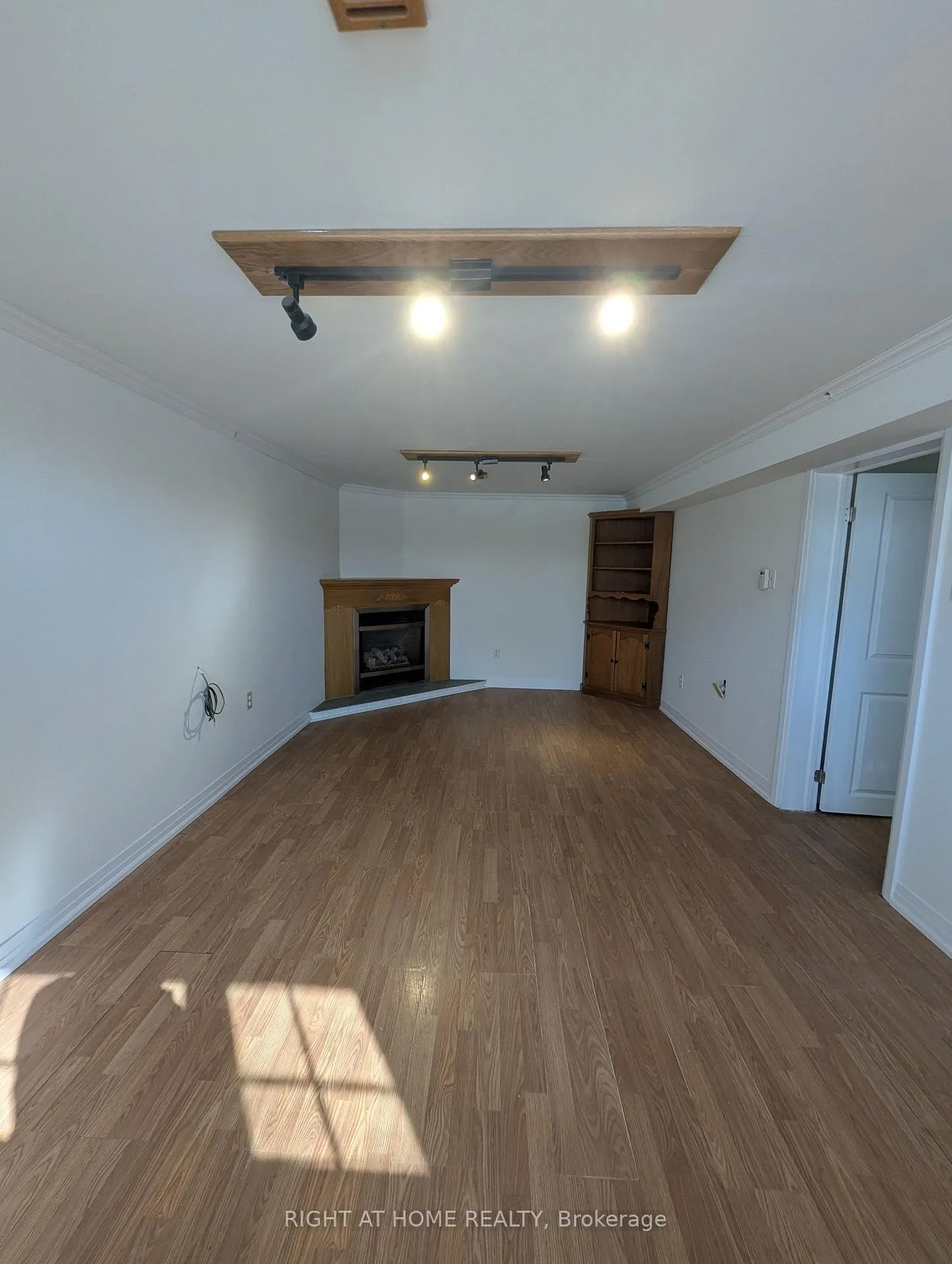 Photo 14 of 639 Blue Forest Hill, Burlington, Appleby — HOMEH