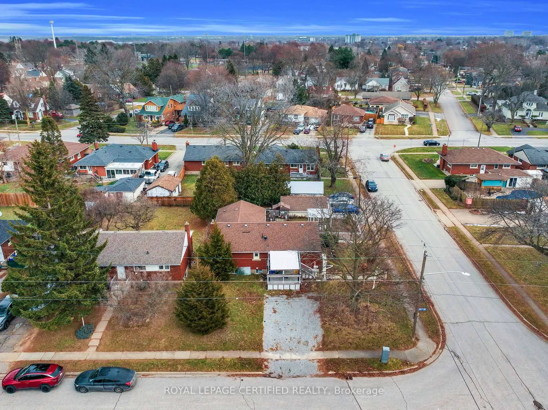 Photo 3 of 5921 Scott Street, Niagara Falls, Cherrywood — HOMEH