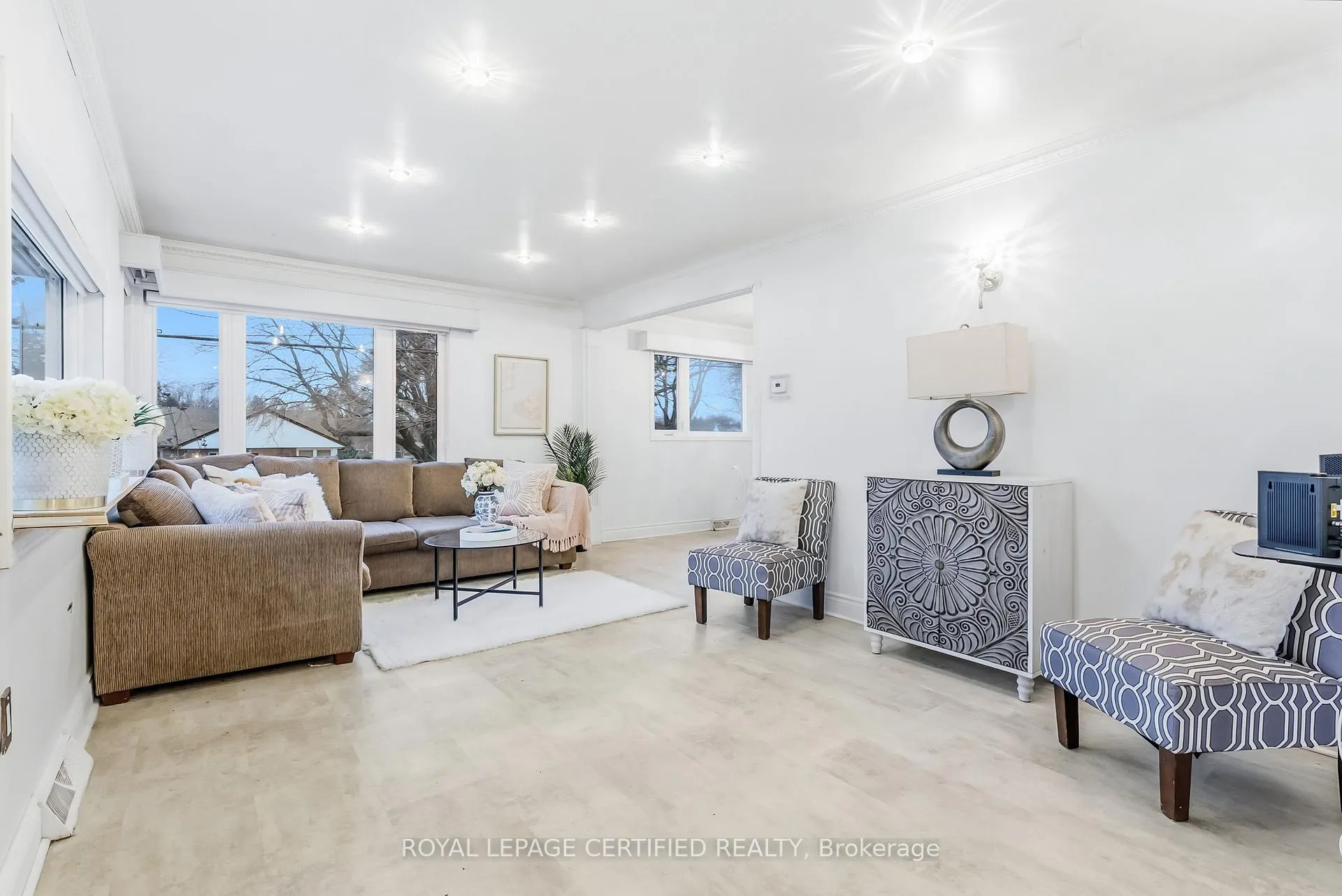 Photo 13 of 5921 Scott Street, Niagara Falls, Cherrywood — HOMEH