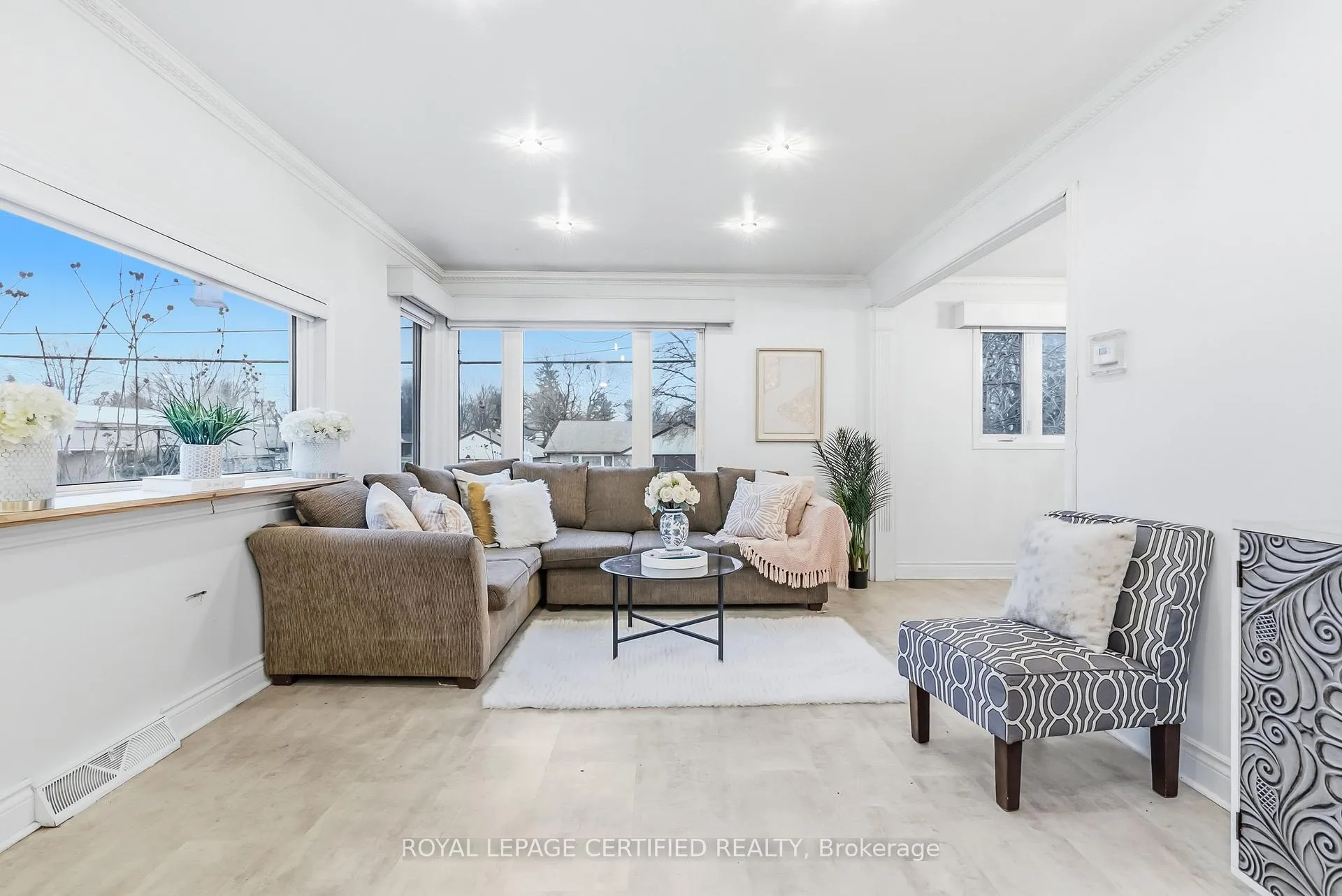 Photo 14 of 5921 Scott Street, Niagara Falls, Cherrywood — HOMEH