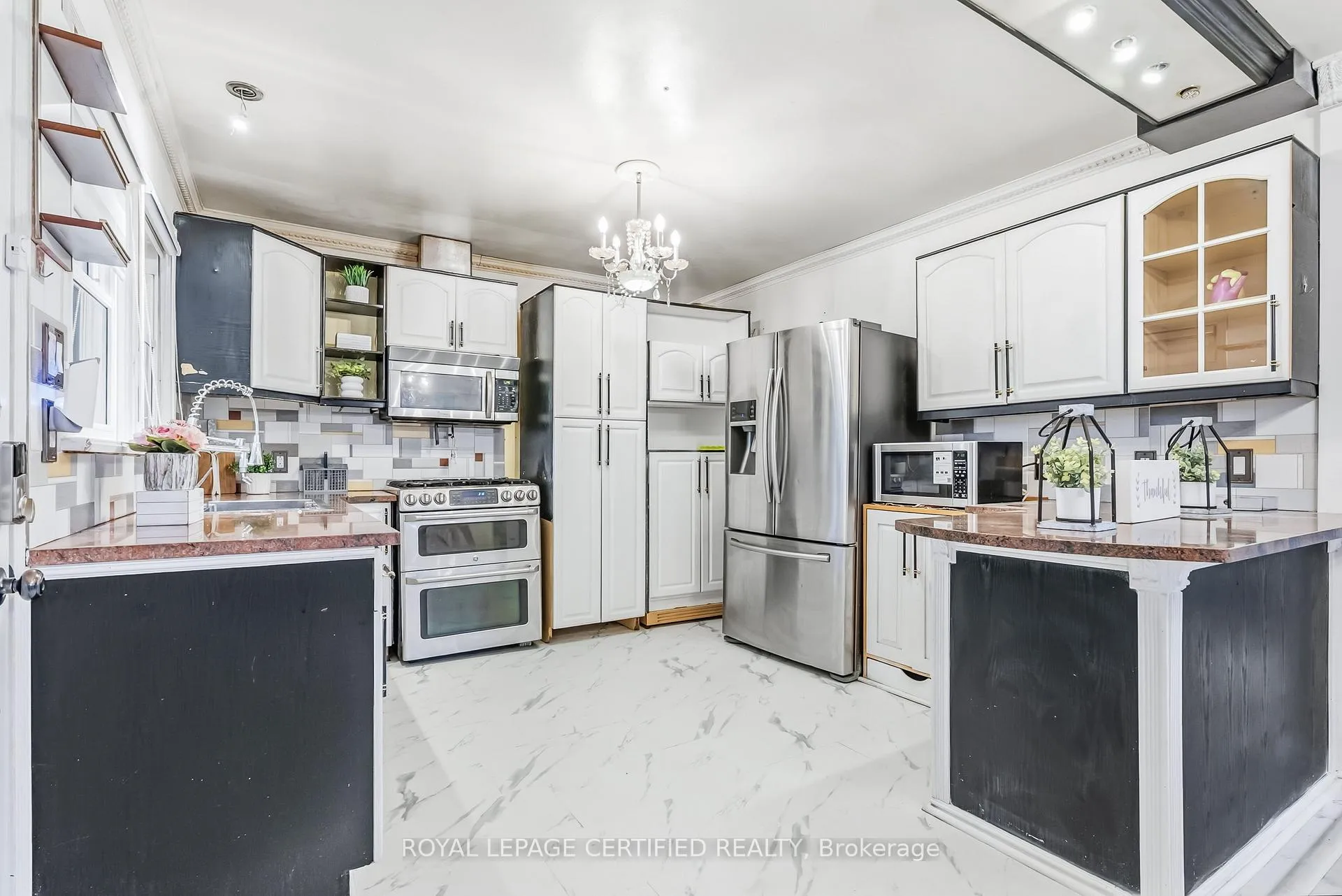 Photo 19 of 5921 Scott Street, Niagara Falls, Cherrywood — HOMEH
