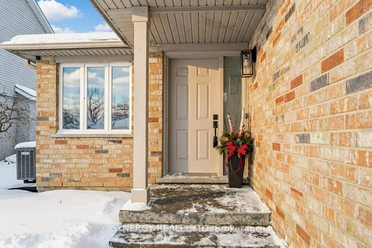 Photo 2 of 29 Juniper Crescent, Strathroy-Caradoc, SE — HOMEH
