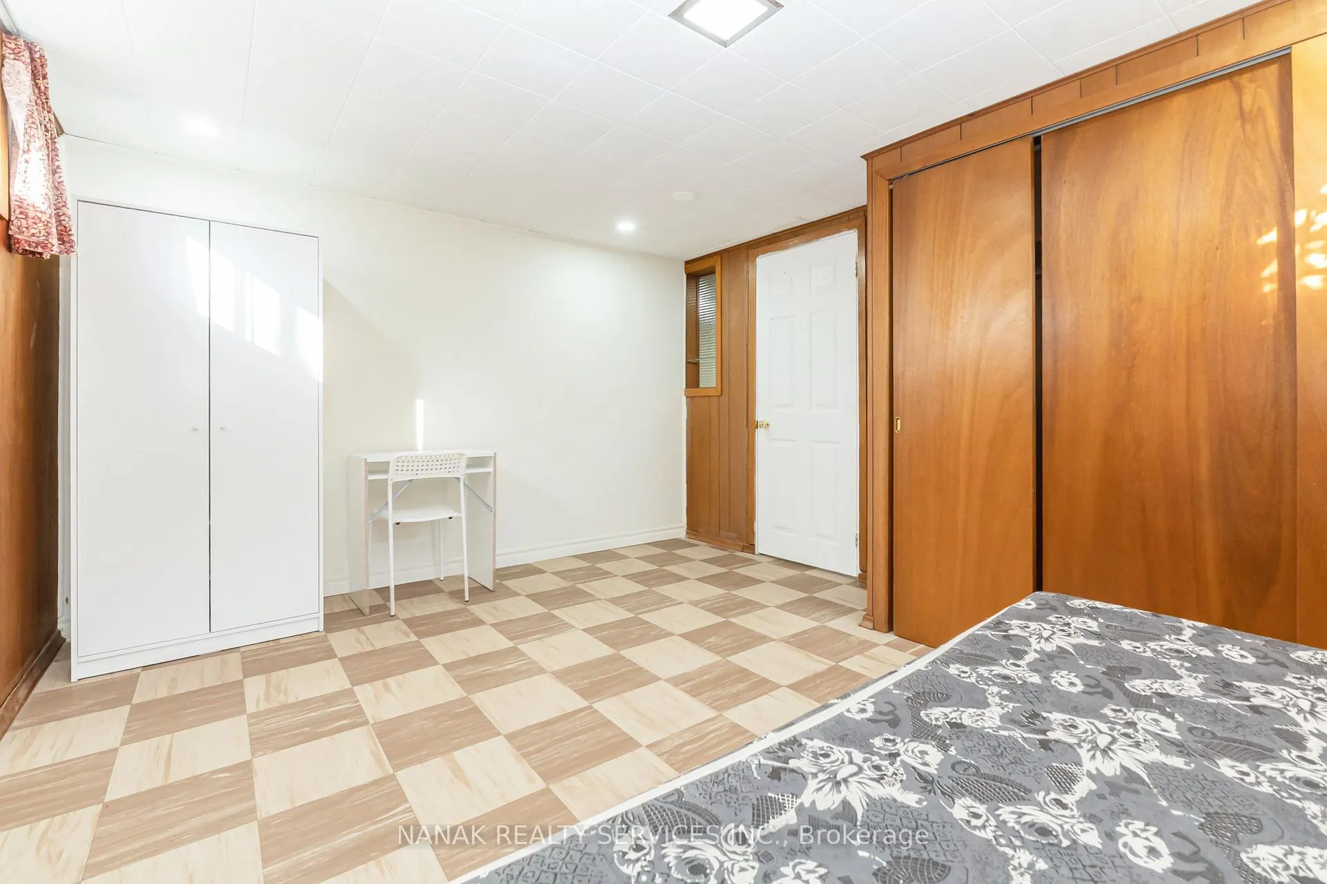 Photo 30 of 47 Jasper Crescent, London, East O — HOMEH