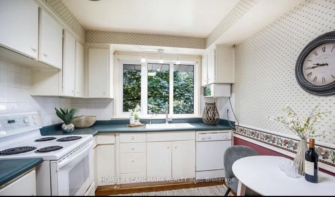 Photo 5 of 116 Applefield Drive, Scarborough, Bendale — HOMEH