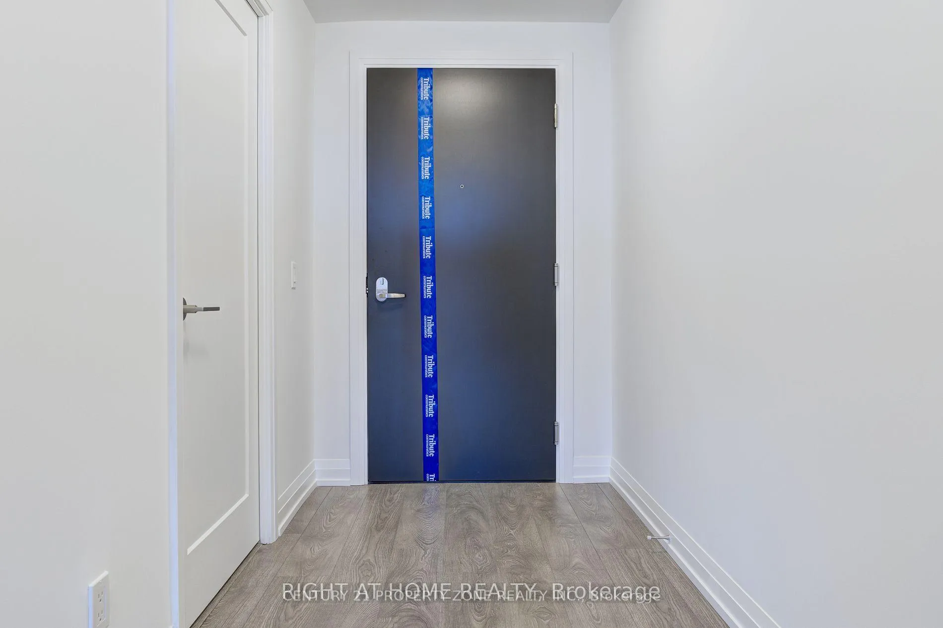 Photo 6 of Unit 2009, 286 Main Street, Toronto, East End-Danforth — HOMEH