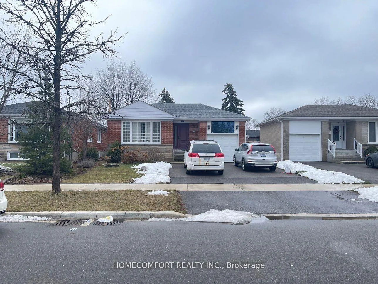 Photo 1 of 27 Dittmer Crescent N, Etobicoke, West Humber-Clairville — HOMEH