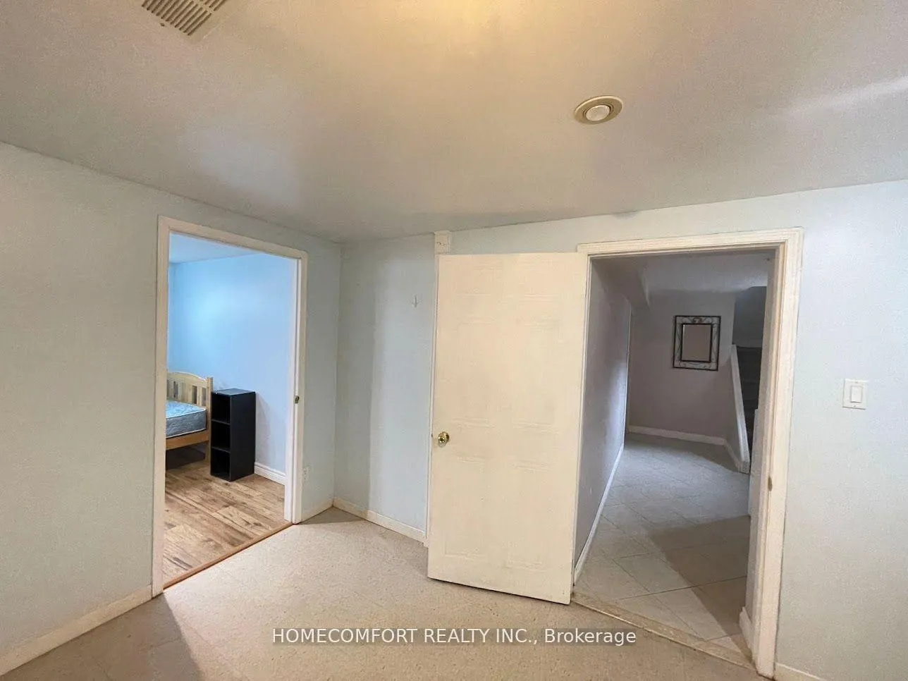 Photo 4 of 27 Dittmer Crescent N, Etobicoke, West Humber-Clairville — HOMEH