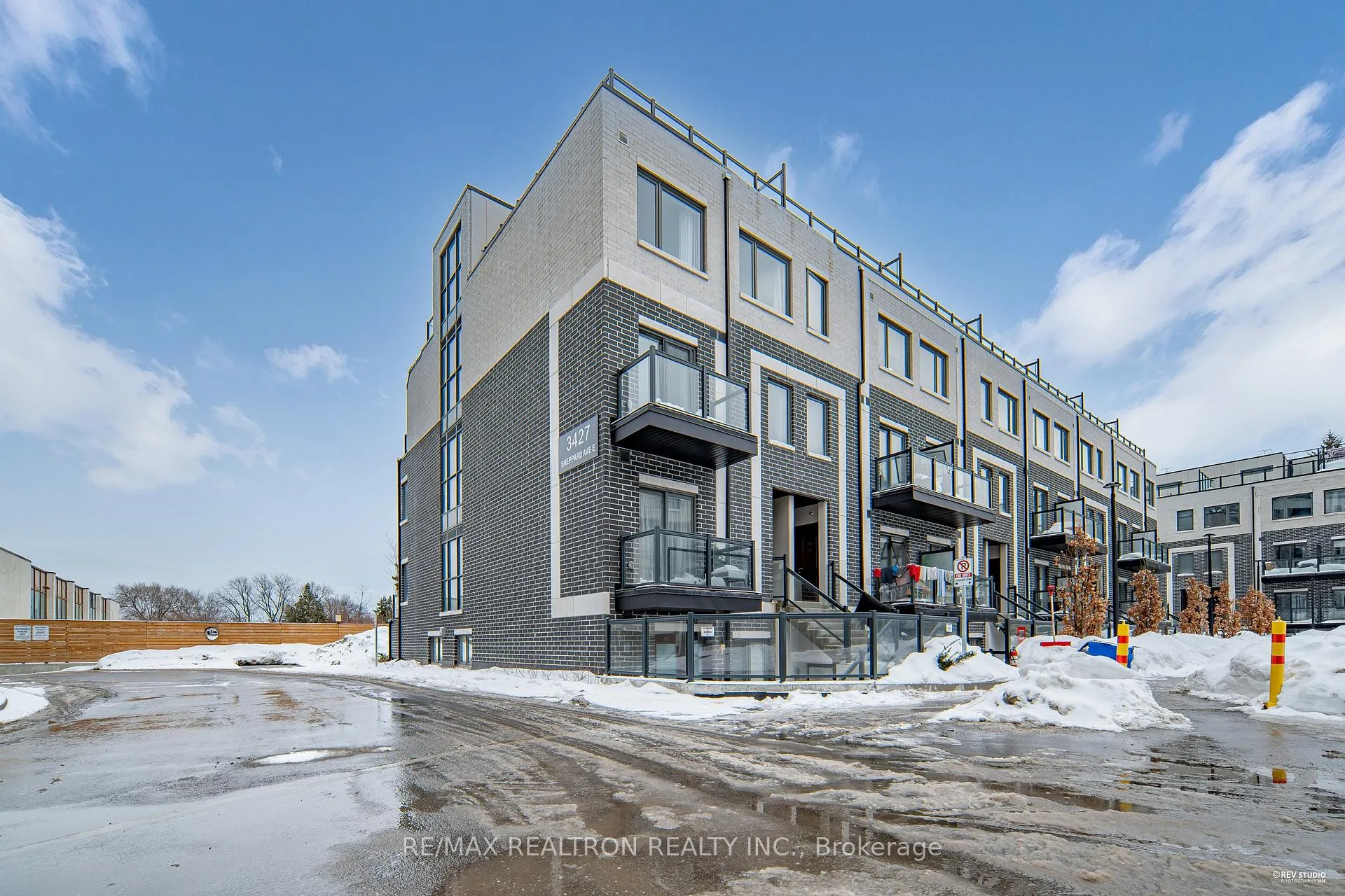 Front of Unit 308, 3427 Sheppard Avenue E